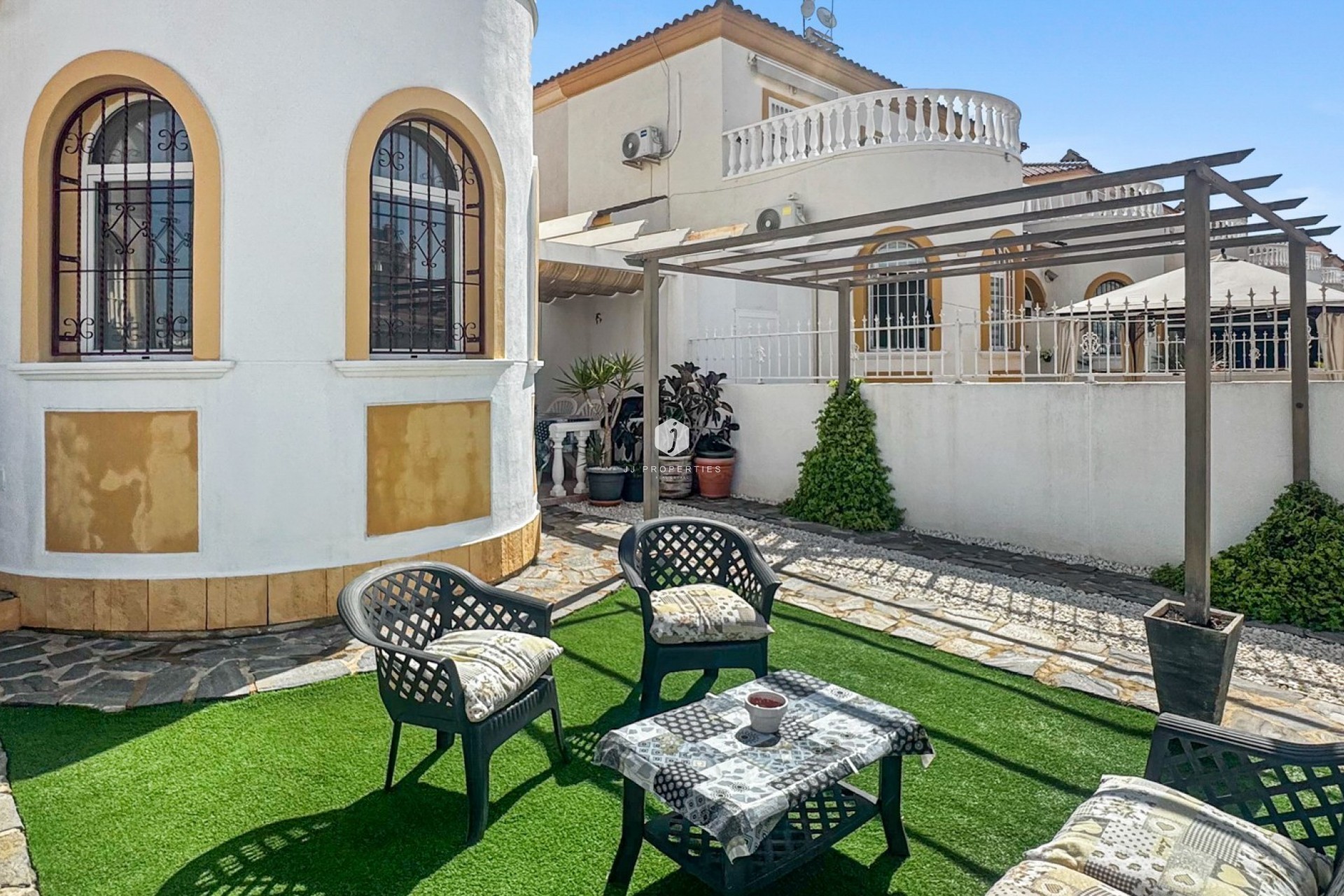 Resale - Chalet -
Torrevieja - Costa Blanca