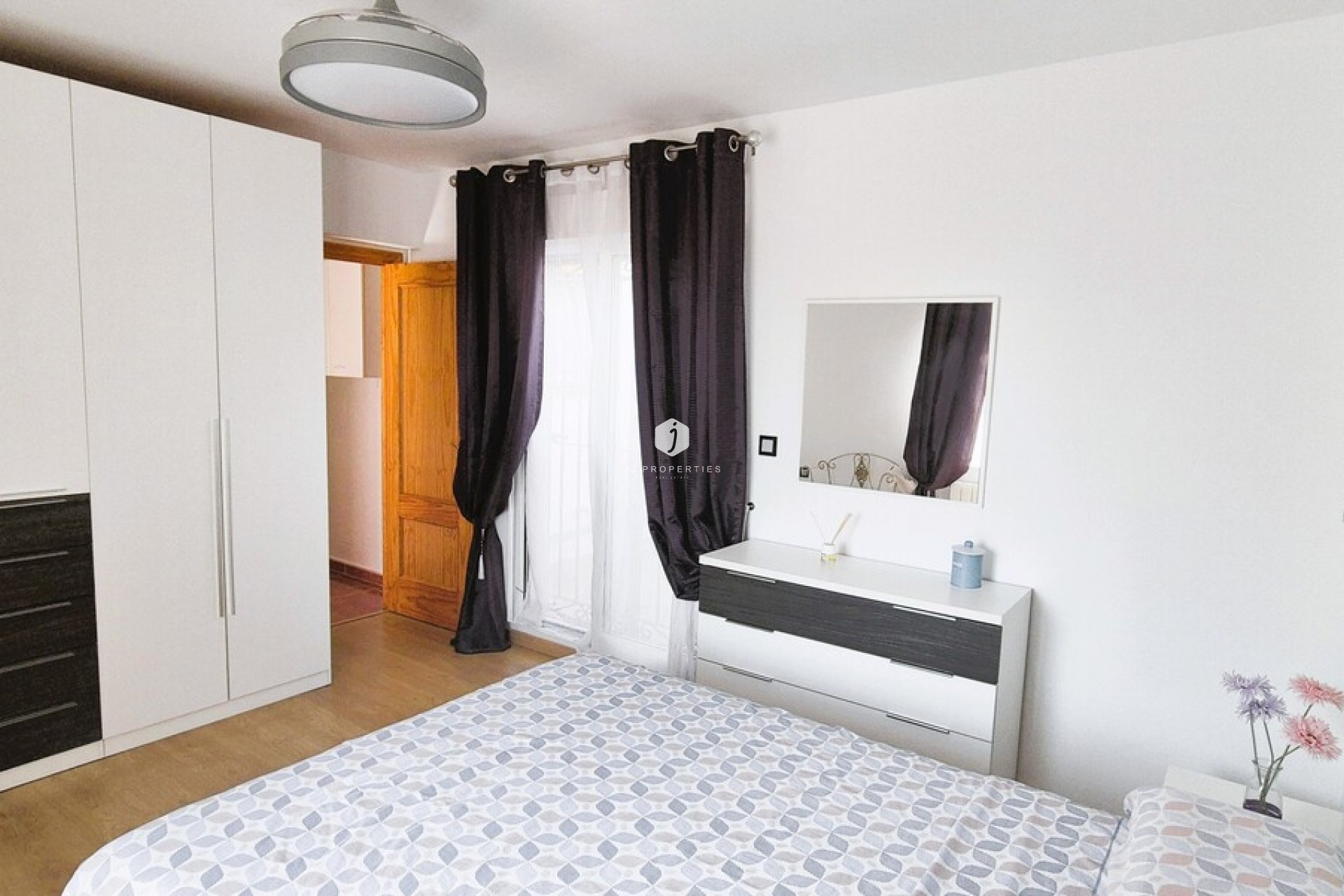 Resale - Chalet -
Torrevieja - Costa Blanca