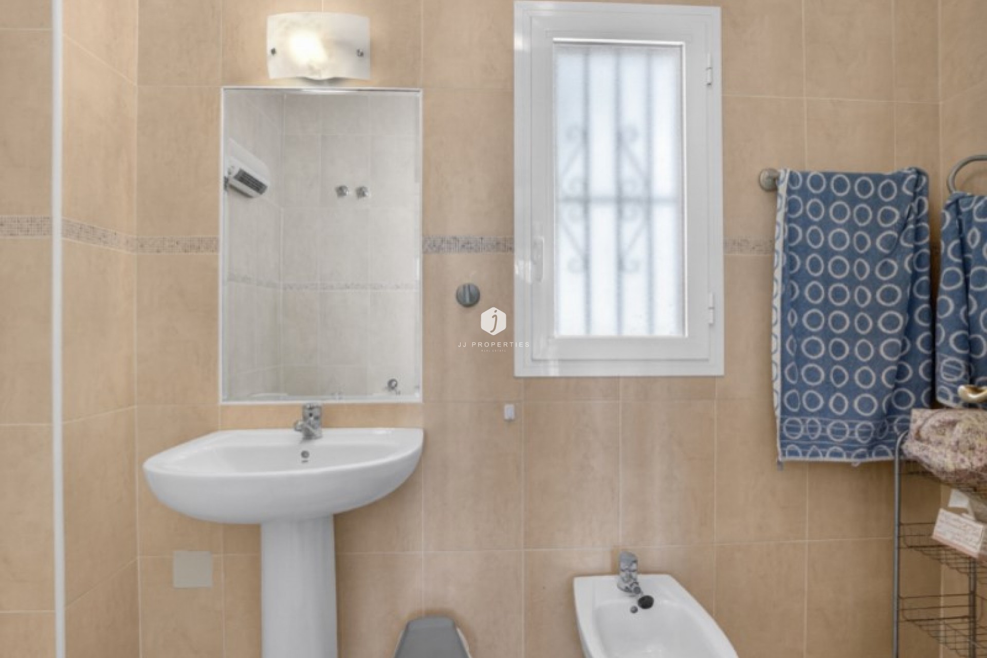 Resale - Chalet -
Torrevieja - Costa Blanca