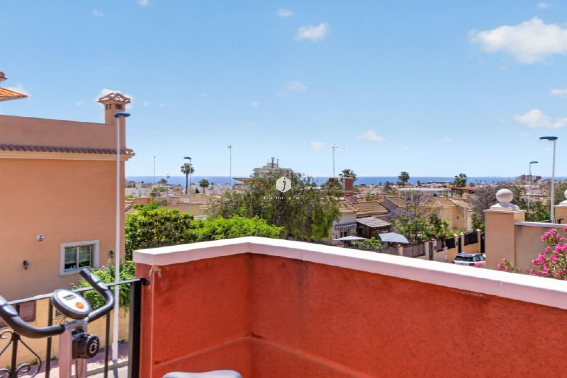 Resale - Chalet -
Torrevieja - Costa Blanca