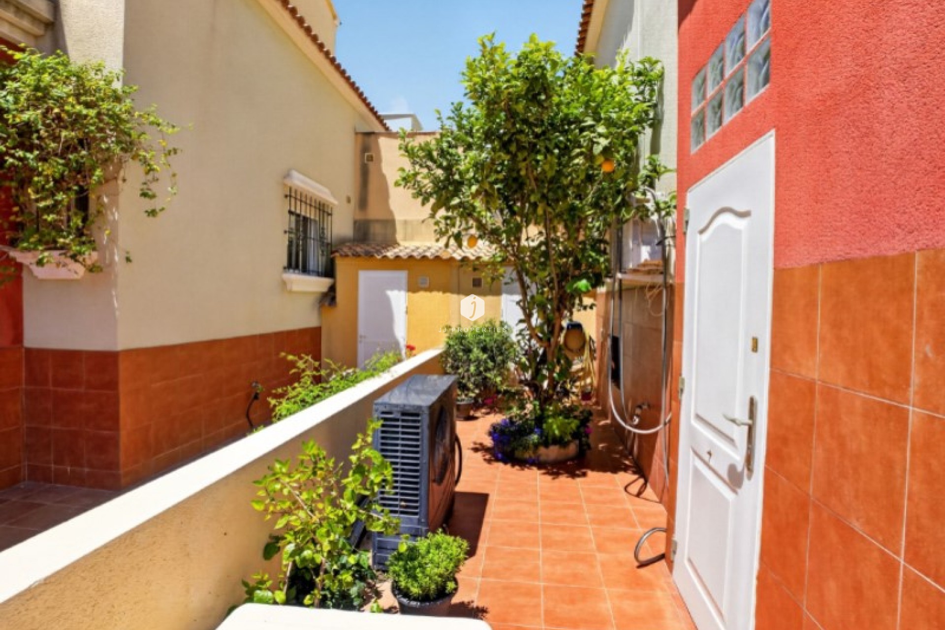 Resale - Chalet -
Torrevieja - Costa Blanca