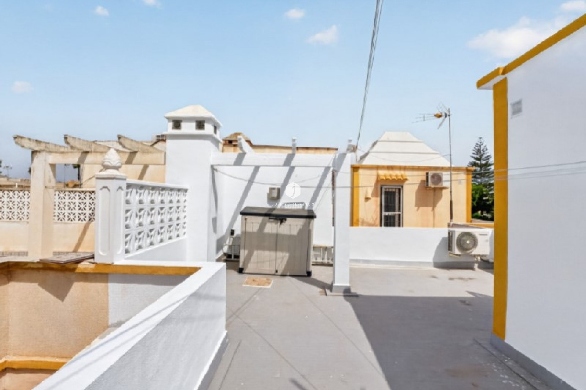 Resale - Chalet -
Torrevieja - Costa Blanca