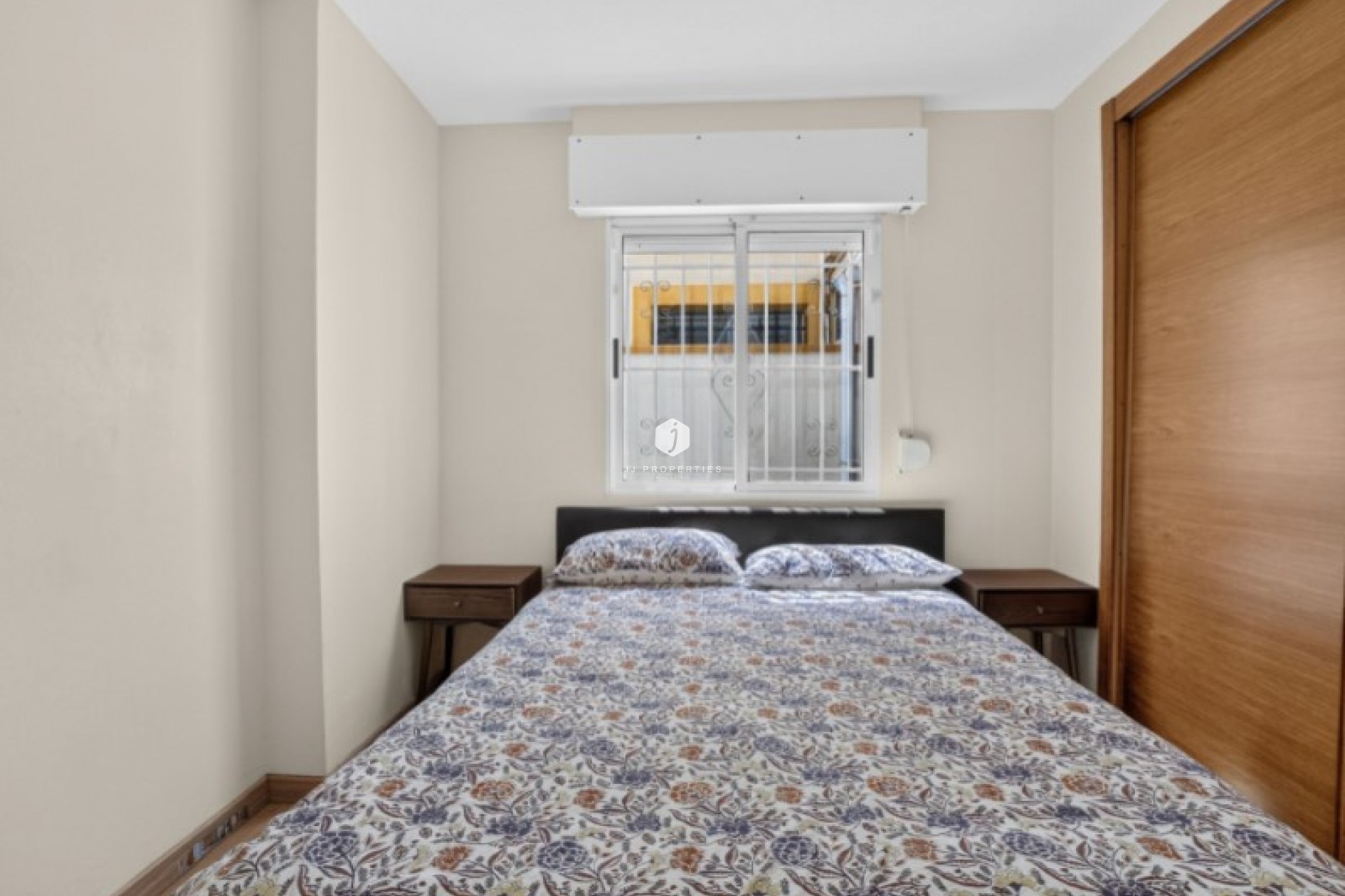 Resale - Chalet -
Torrevieja - Costa Blanca
