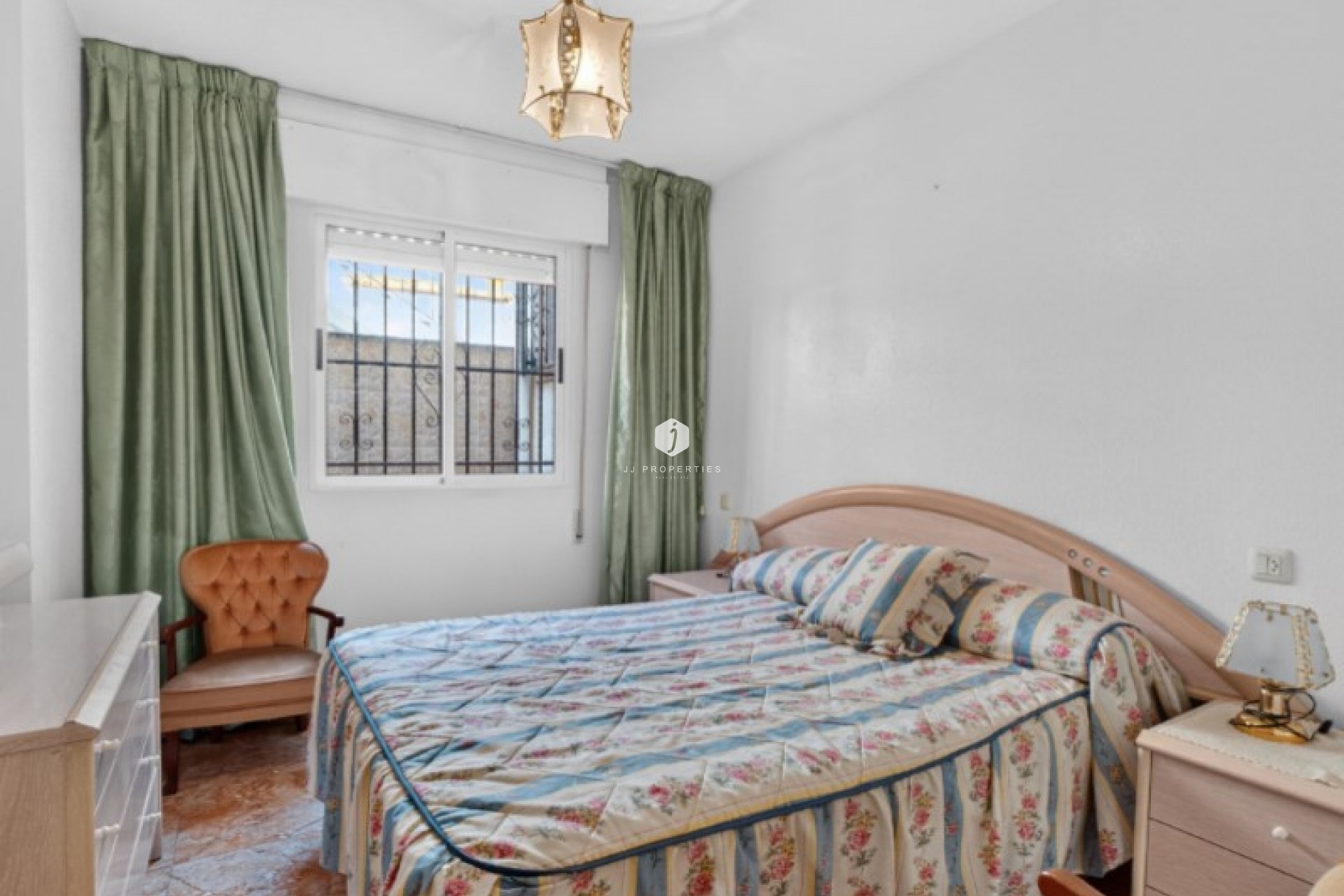Resale - Chalet -
Torrevieja - Costa Blanca