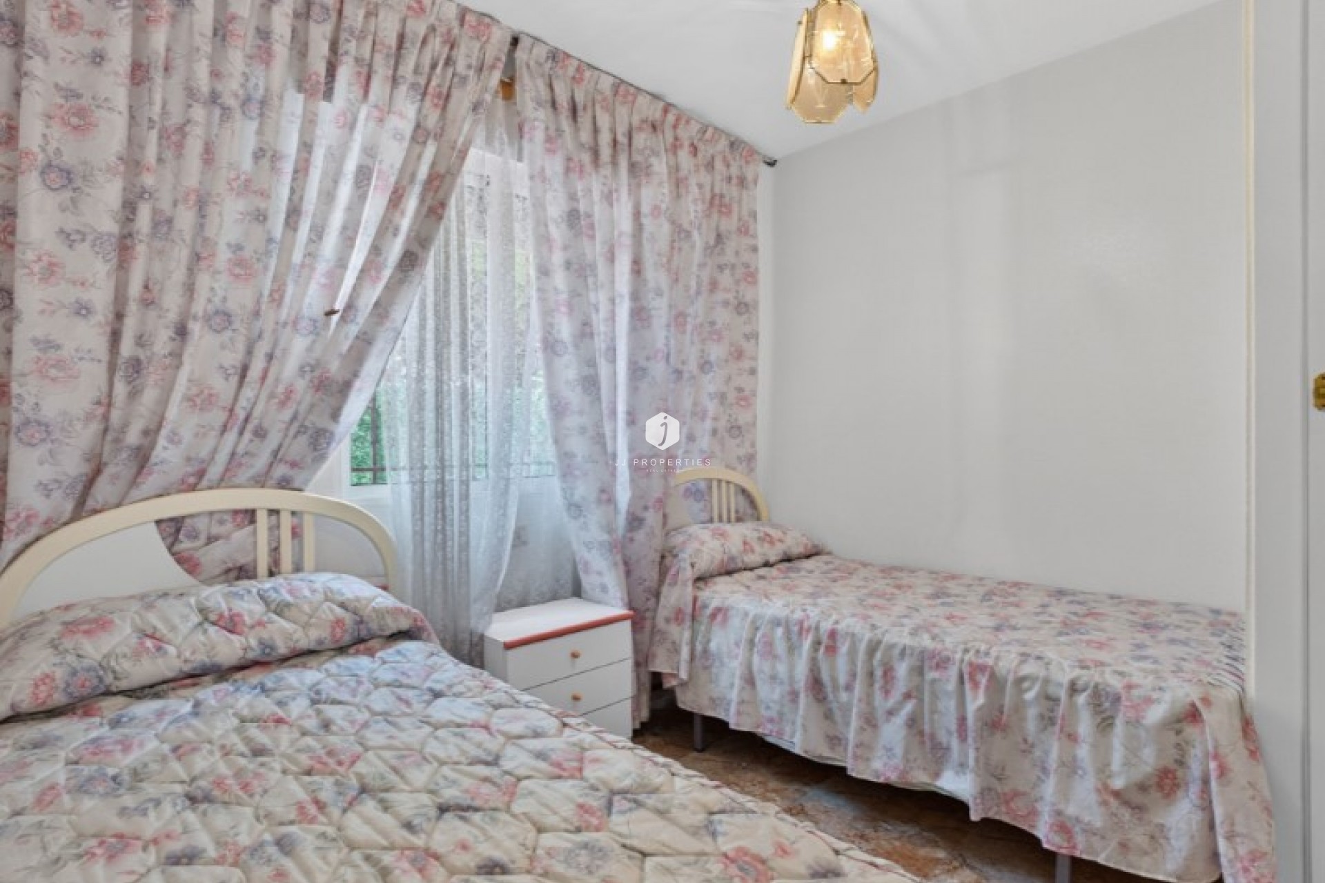 Resale - Chalet -
Torrevieja - Costa Blanca