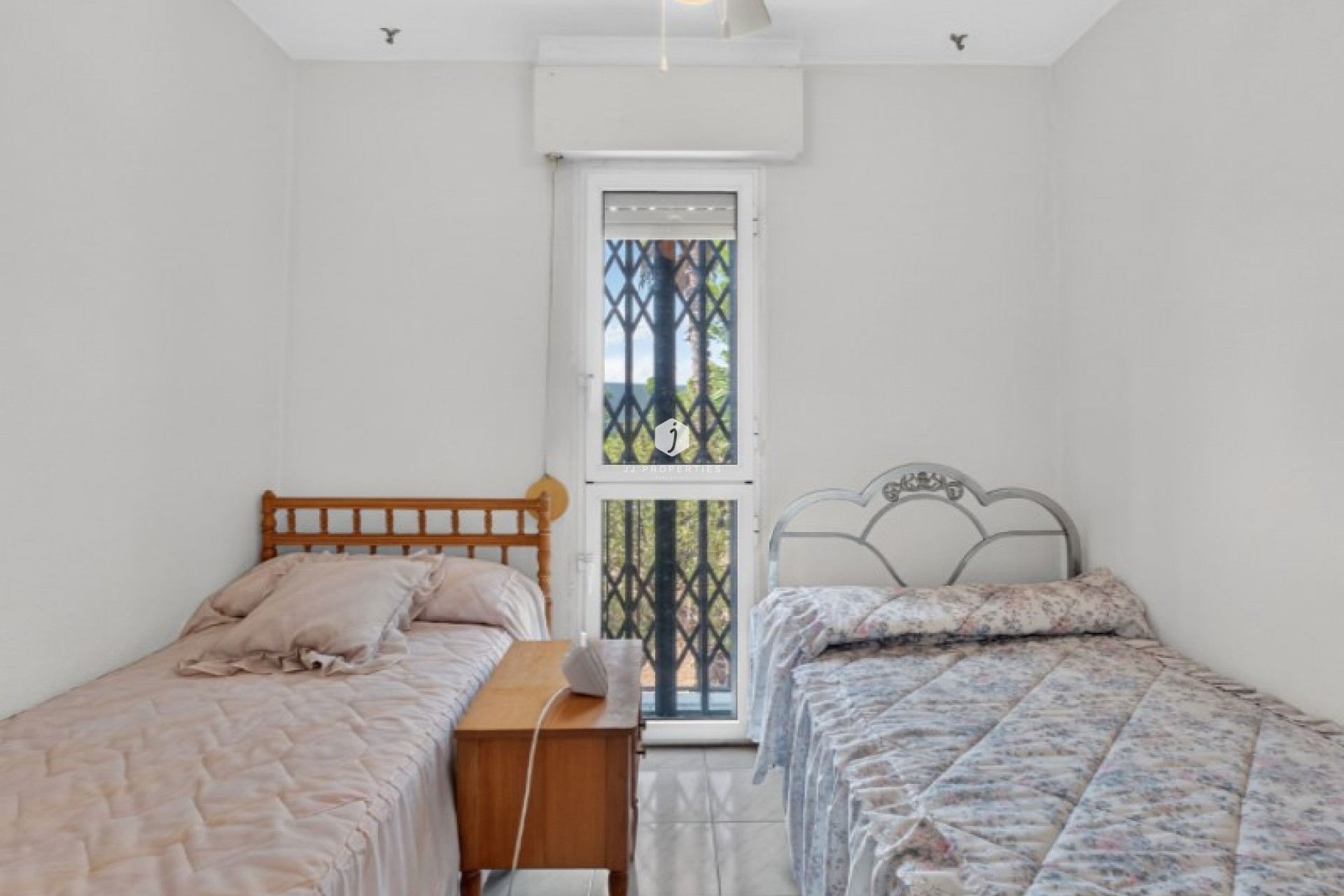 Resale - Chalet -
Torrevieja - Costa Blanca