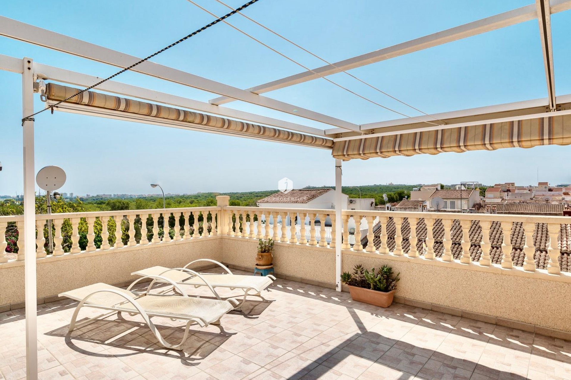 Resale - Chalet -
Torrevieja - Costa Blanca