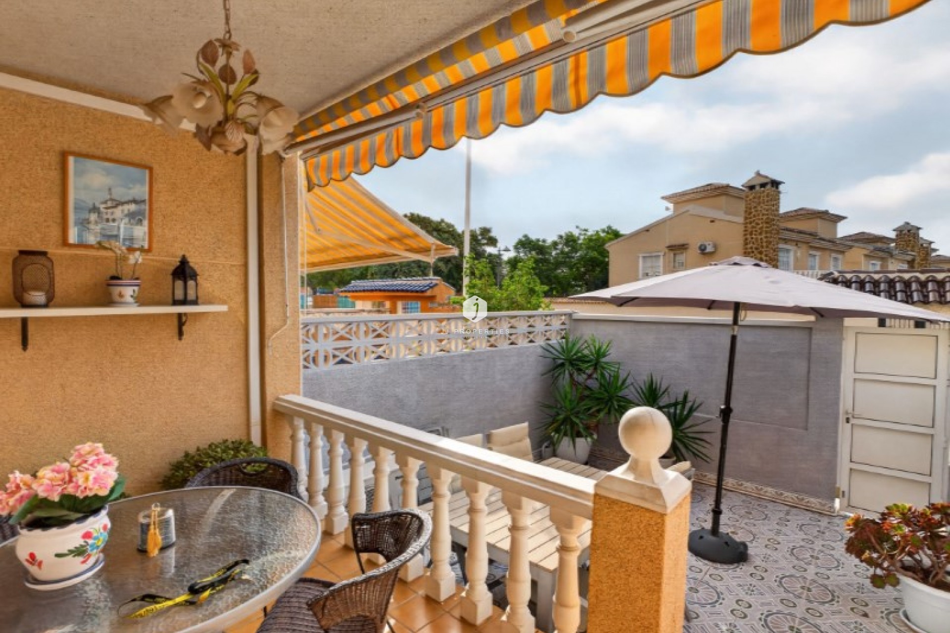 Resale - Chalet -
Torrevieja - Costa Blanca