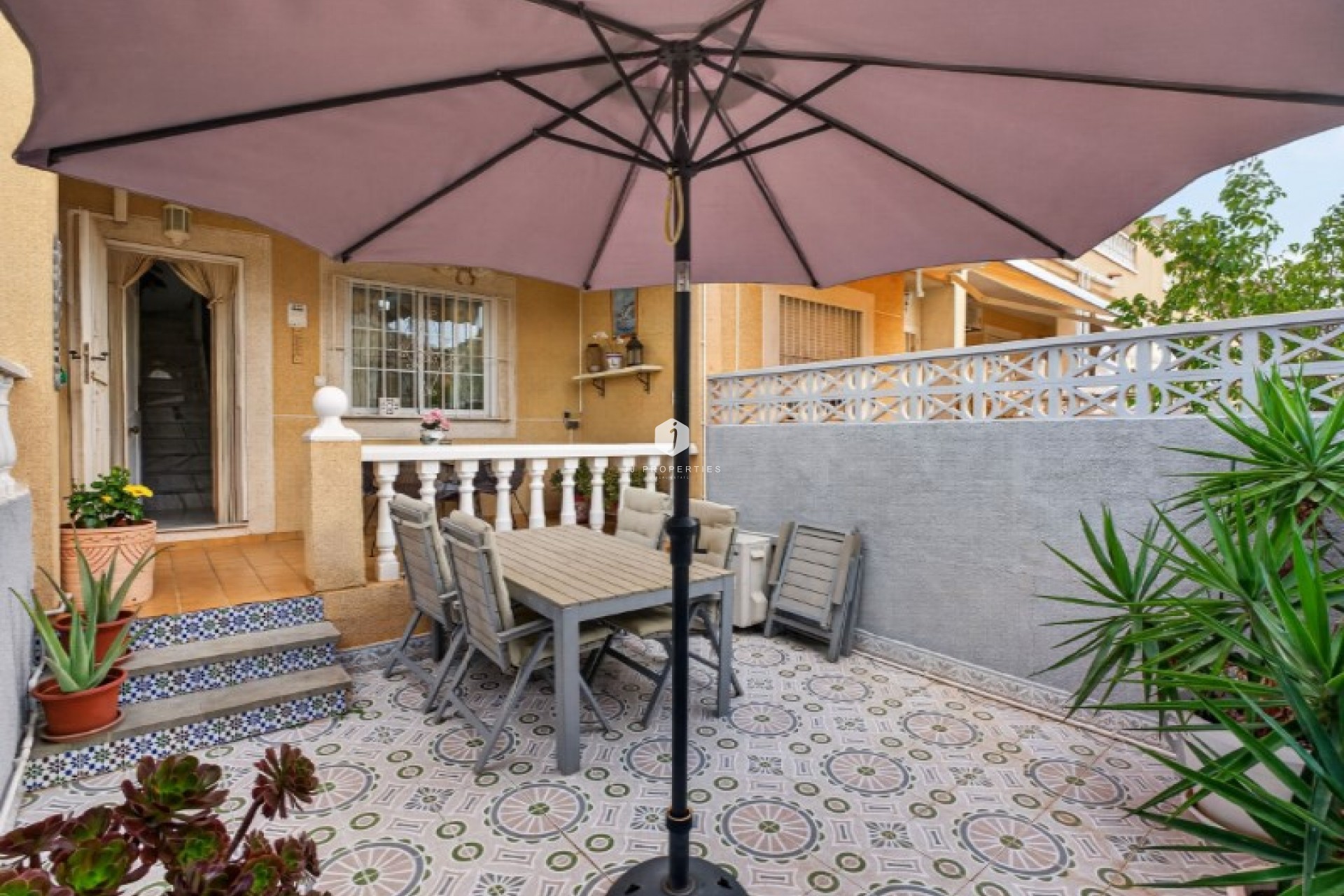 Resale - Chalet -
Torrevieja - Costa Blanca