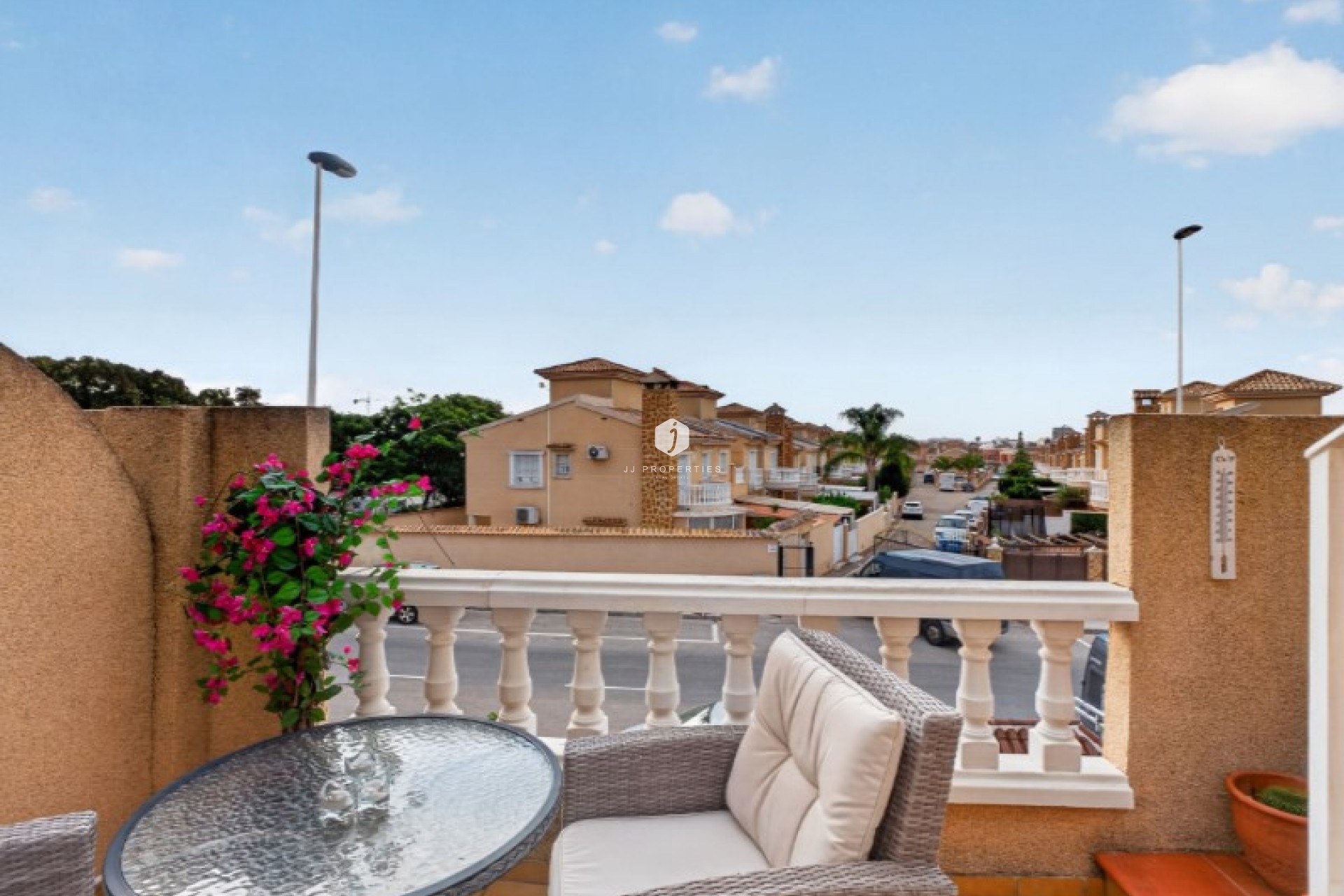 Resale - Chalet -
Torrevieja - Costa Blanca