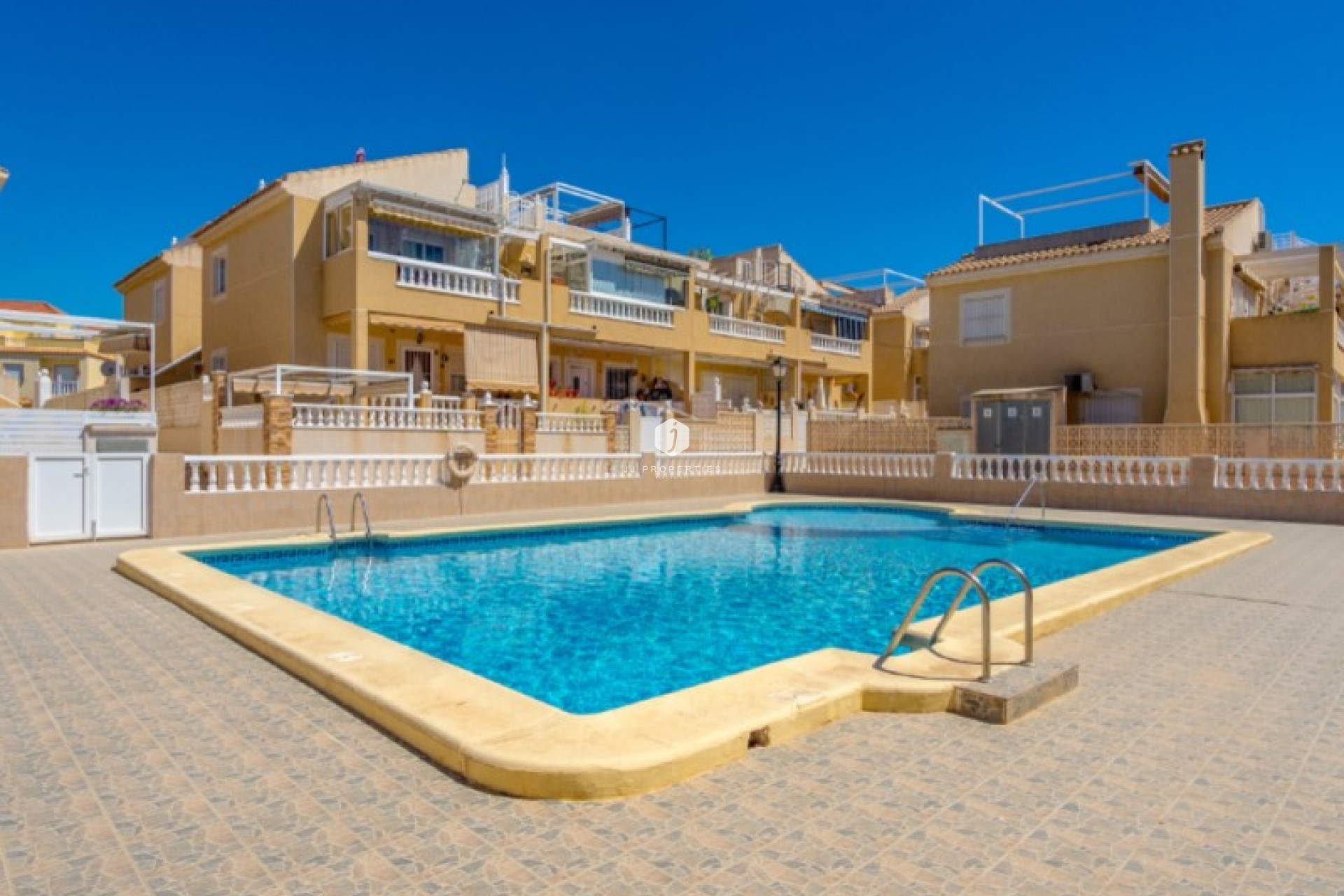 Resale - Chalet -
Torrevieja - Costa Blanca