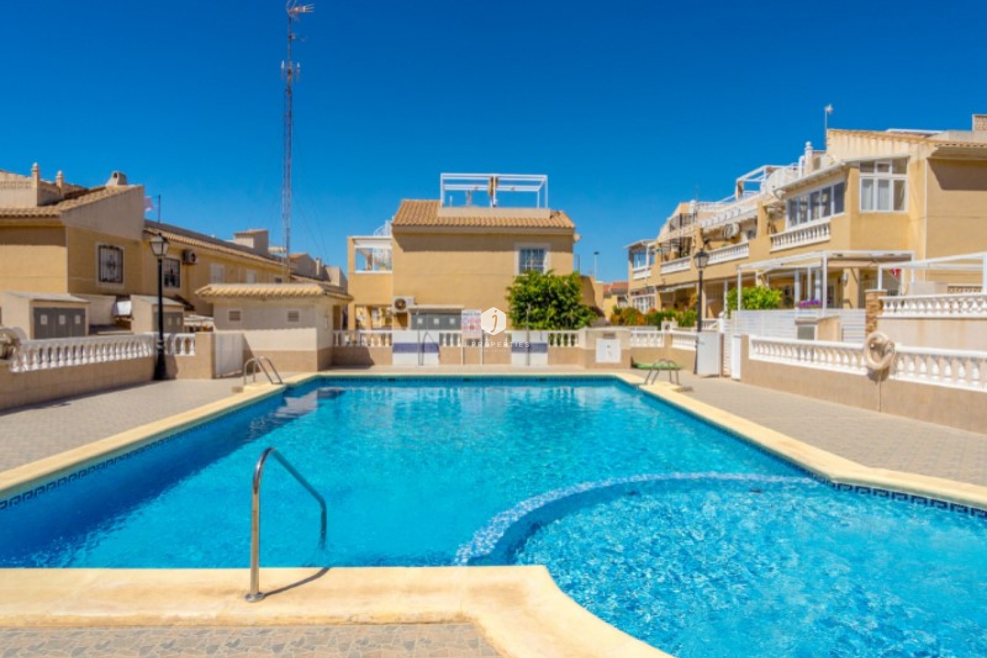 Resale - Chalet -
Torrevieja - Costa Blanca