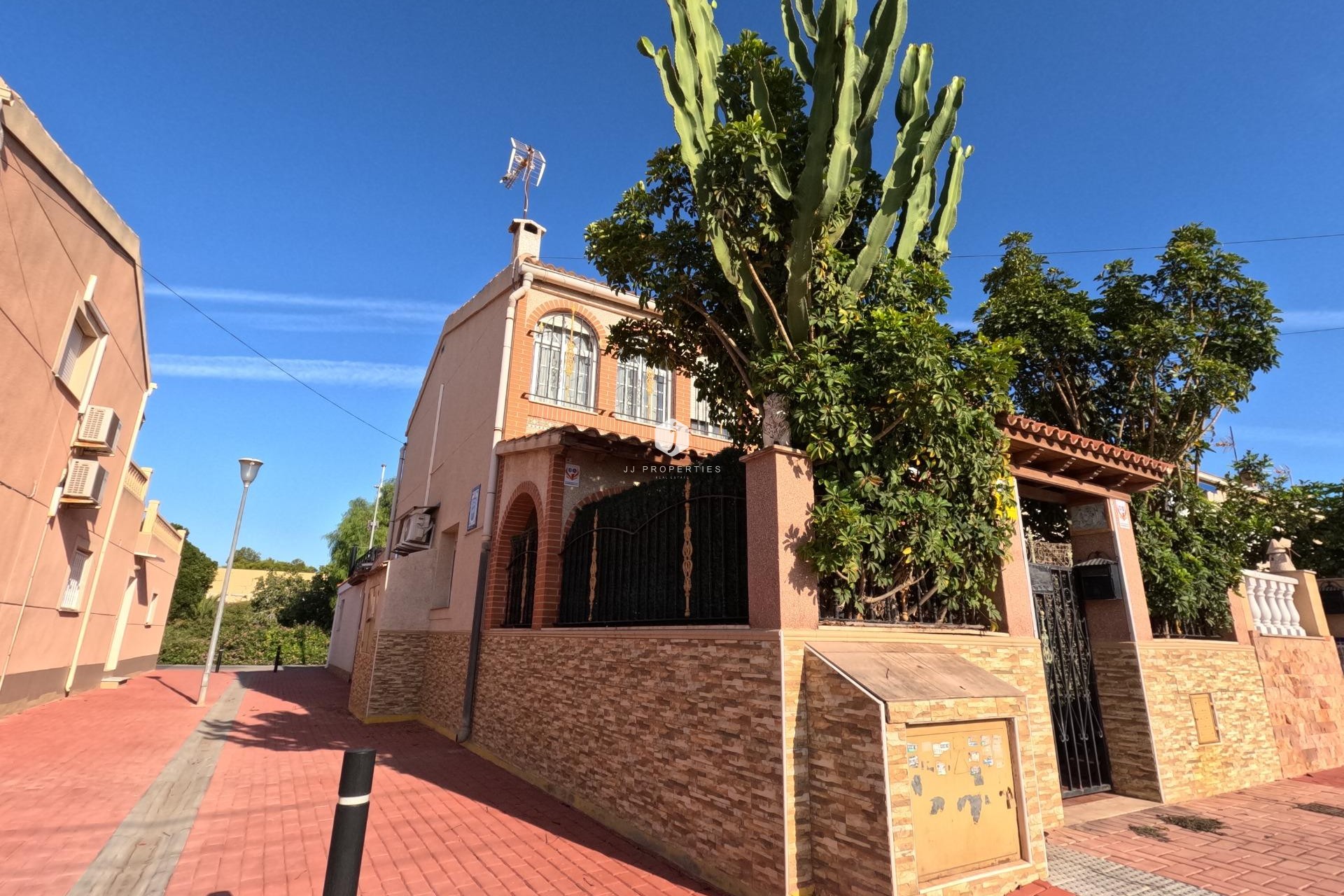Resale - Chalet -
Torrevieja - El Acequión - Los Náufragos