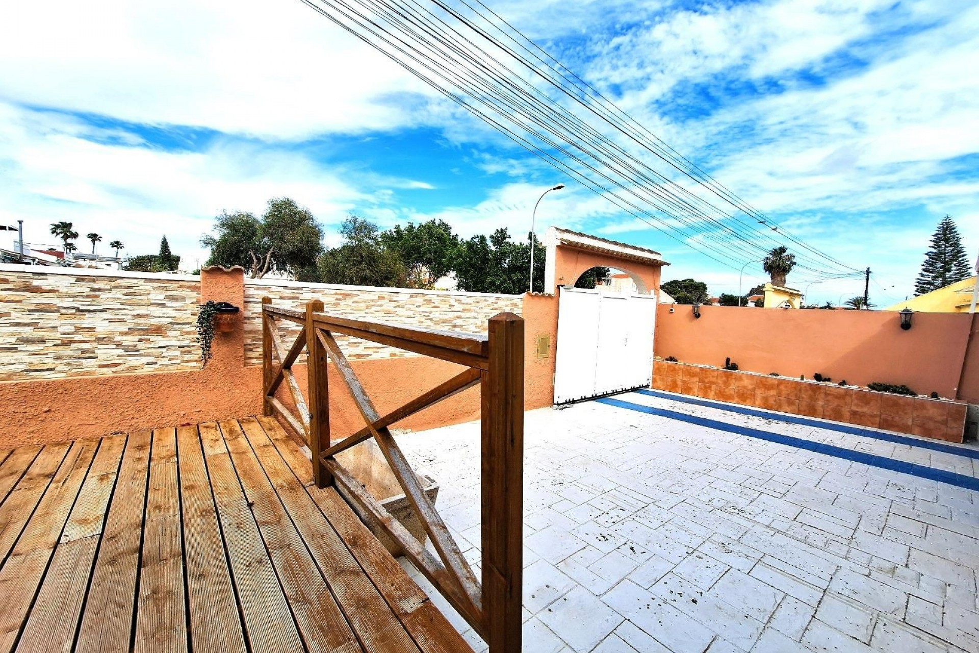 Resale - Chalet -
Torrevieja - El chaparral