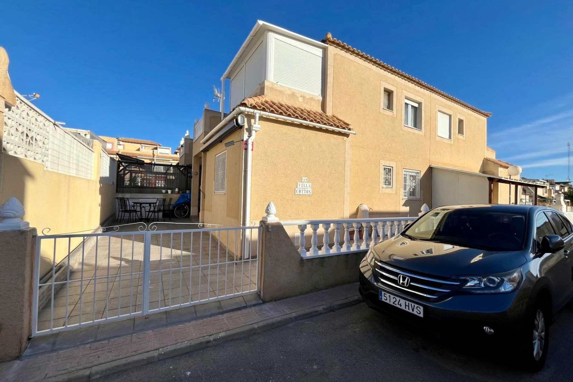 Resale - Chalet -
Torrevieja - El chaparral