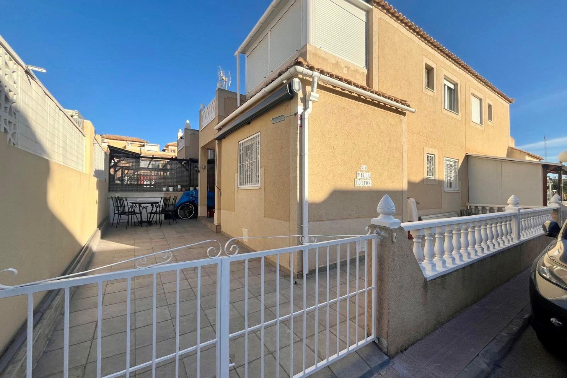 Resale - Chalet -
Torrevieja - El chaparral