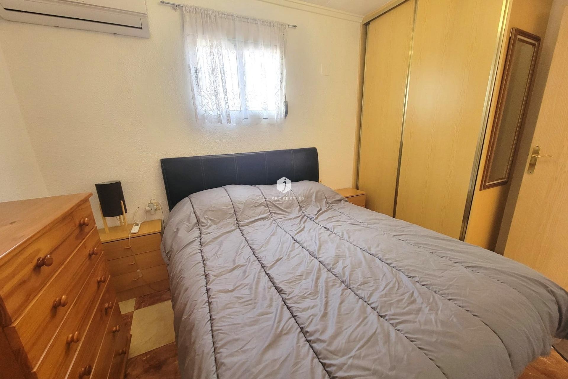 Resale - Chalet -
Torrevieja - El chaparral