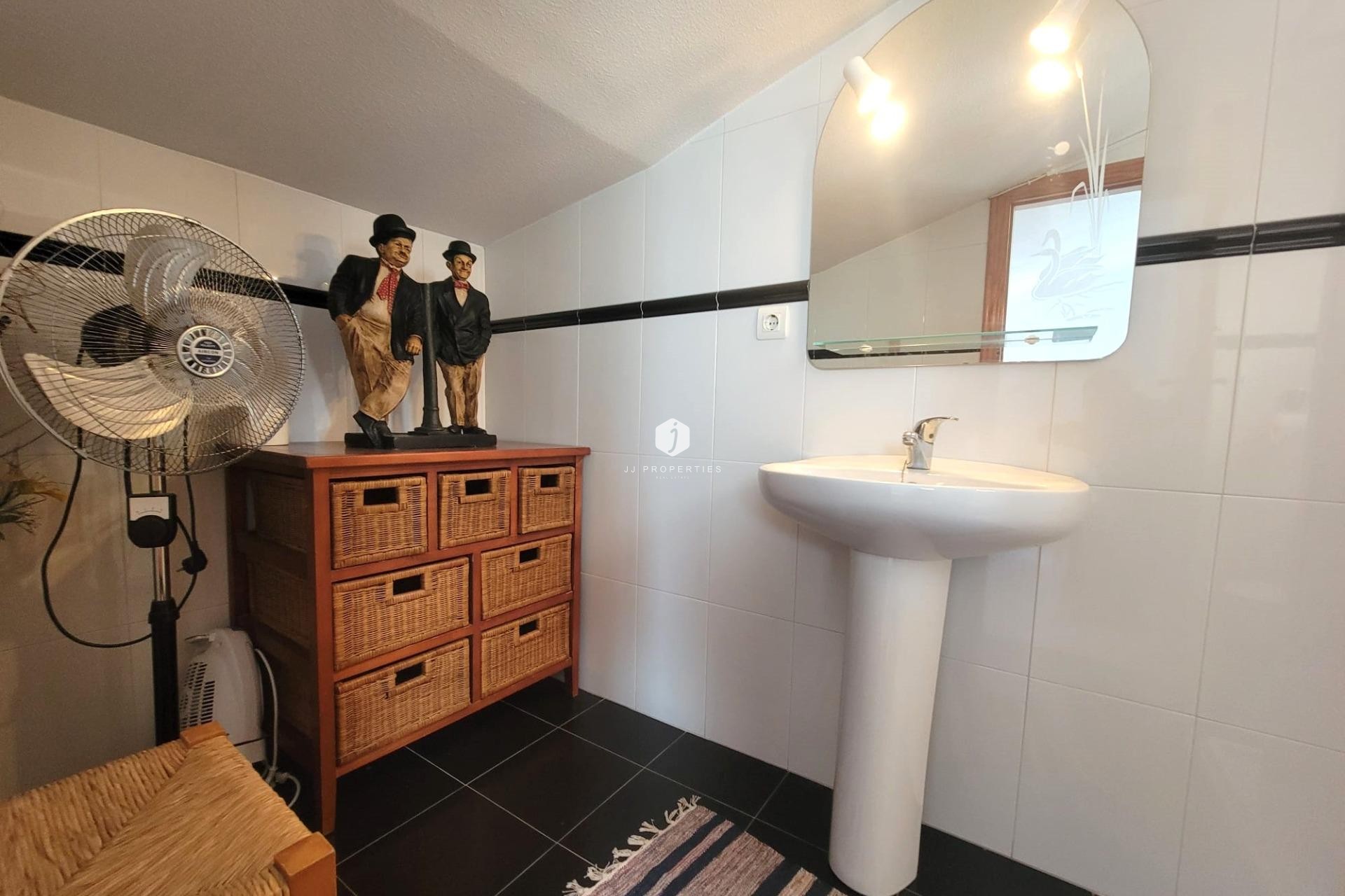 Resale - Chalet -
Torrevieja - El chaparral