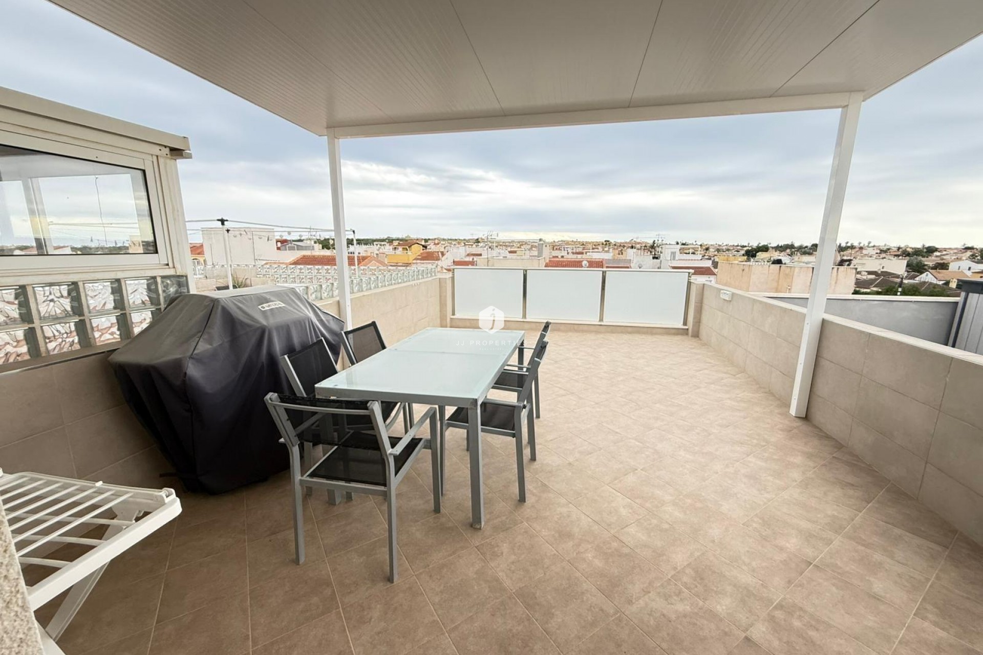 Resale - Chalet -
Torrevieja - El chaparral