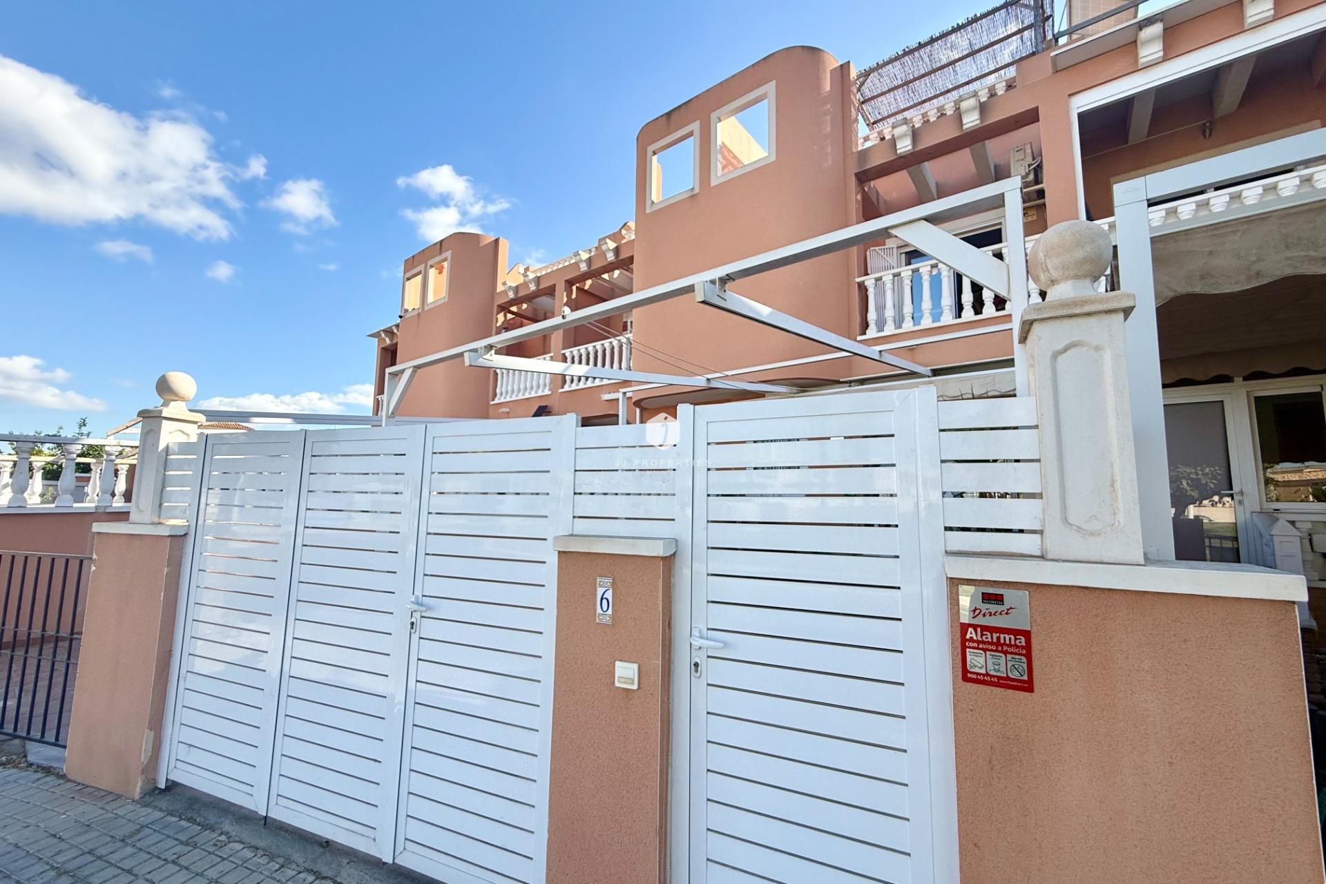 Resale - Chalet -
Torrevieja - El Limonar