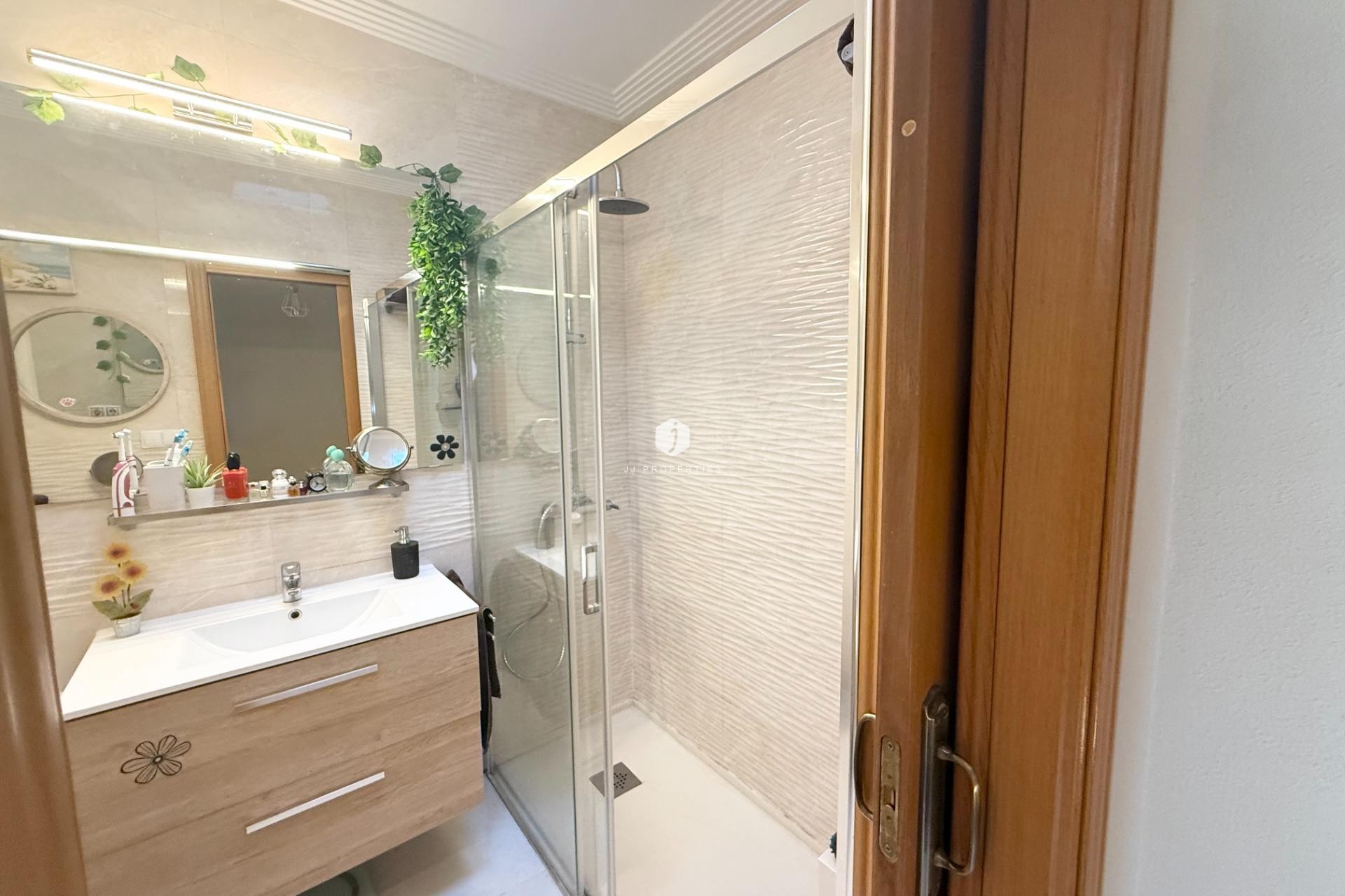 Resale - Chalet -
Torrevieja - El Limonar