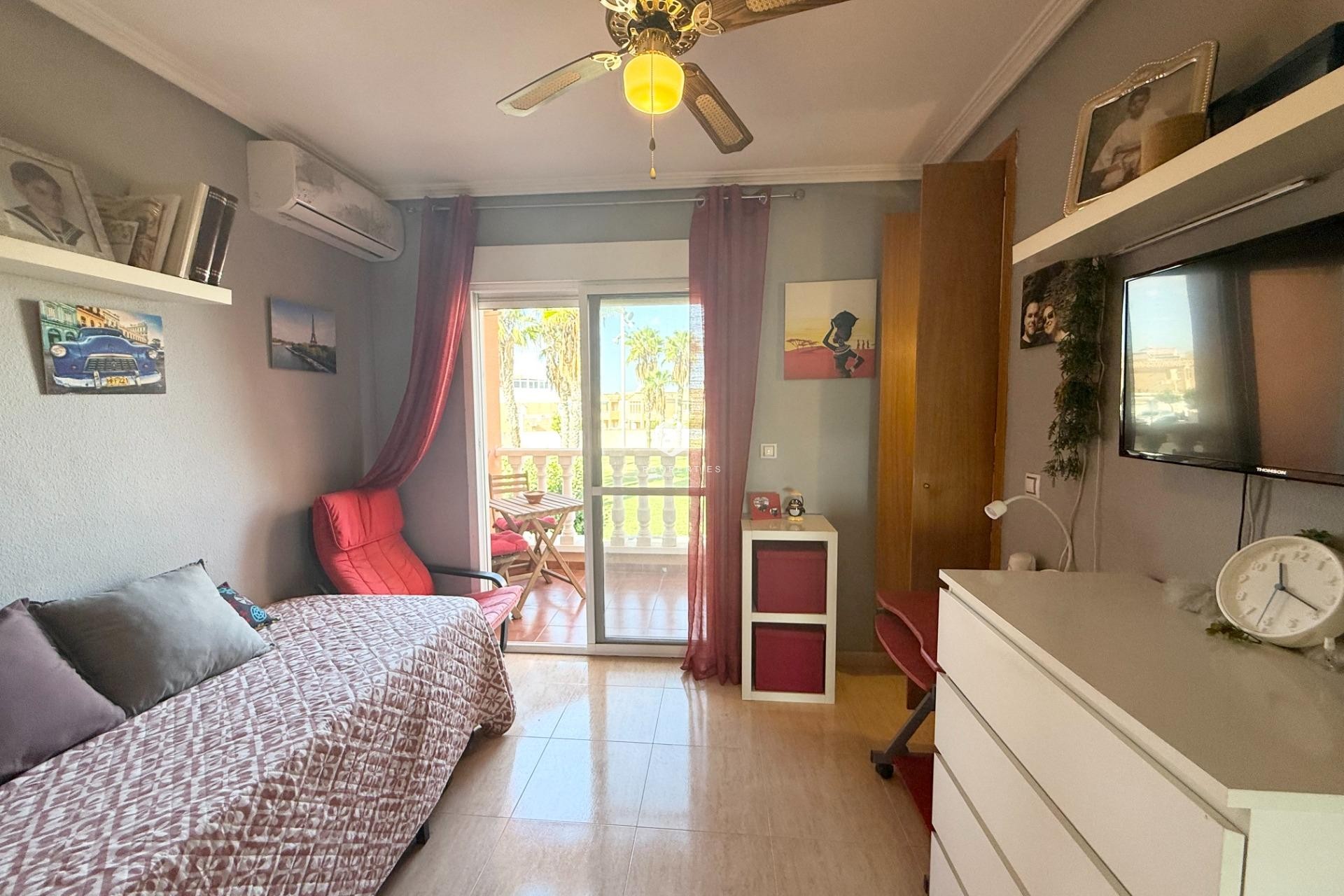 Resale - Chalet -
Torrevieja - El Limonar