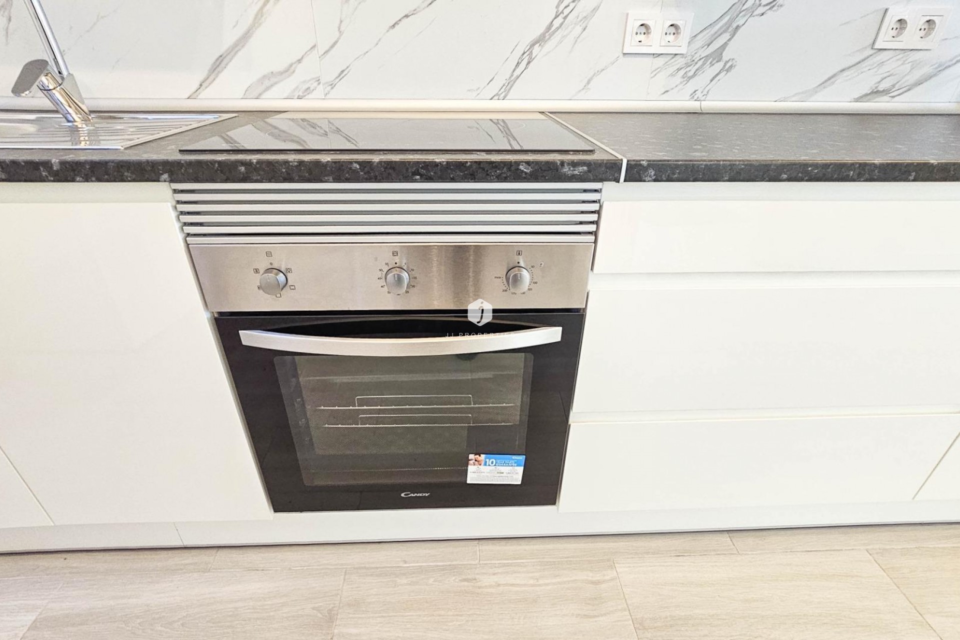 Resale - Chalet -
Torrevieja - El Limonar