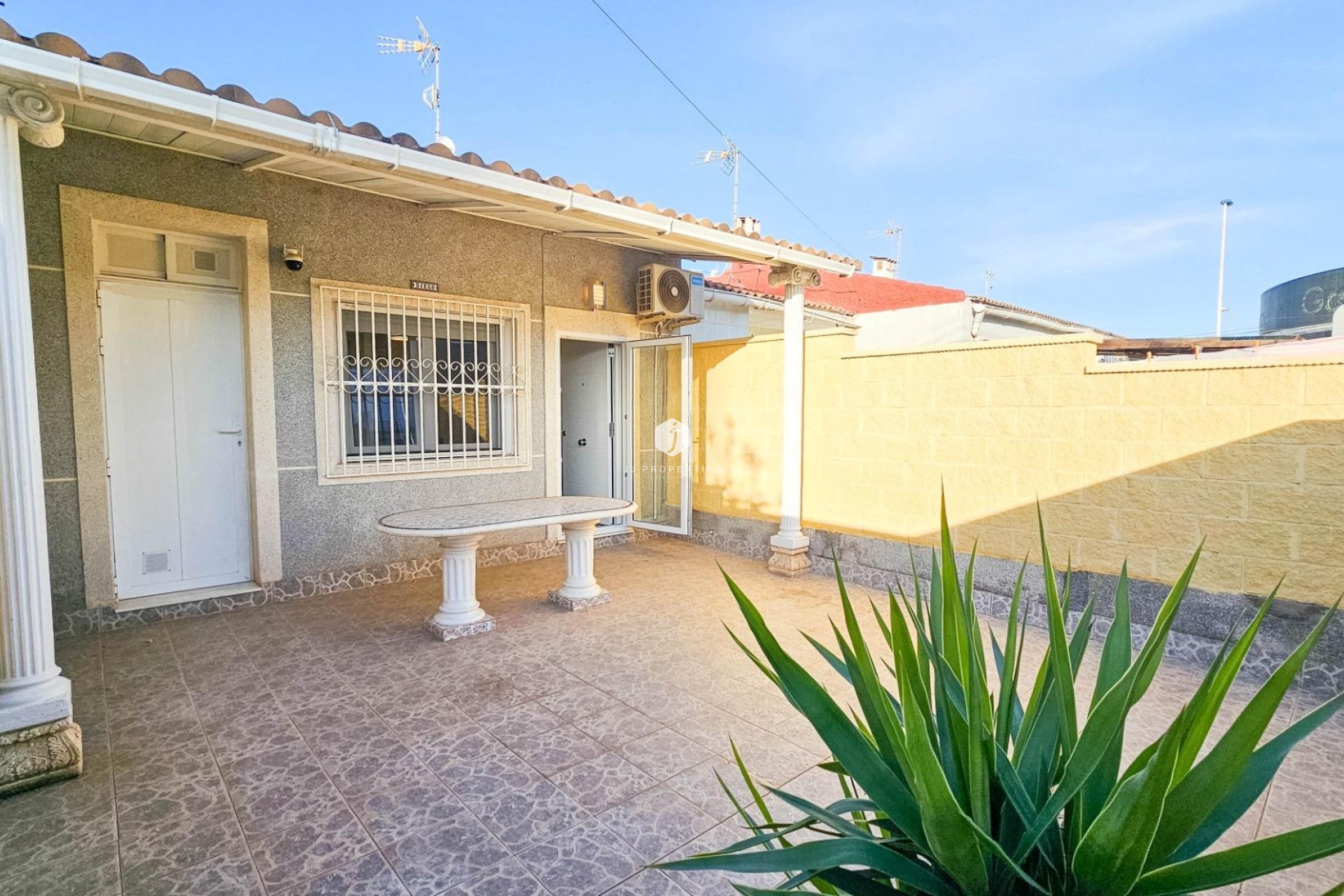 Resale - Chalet -
Torrevieja - El Limonar