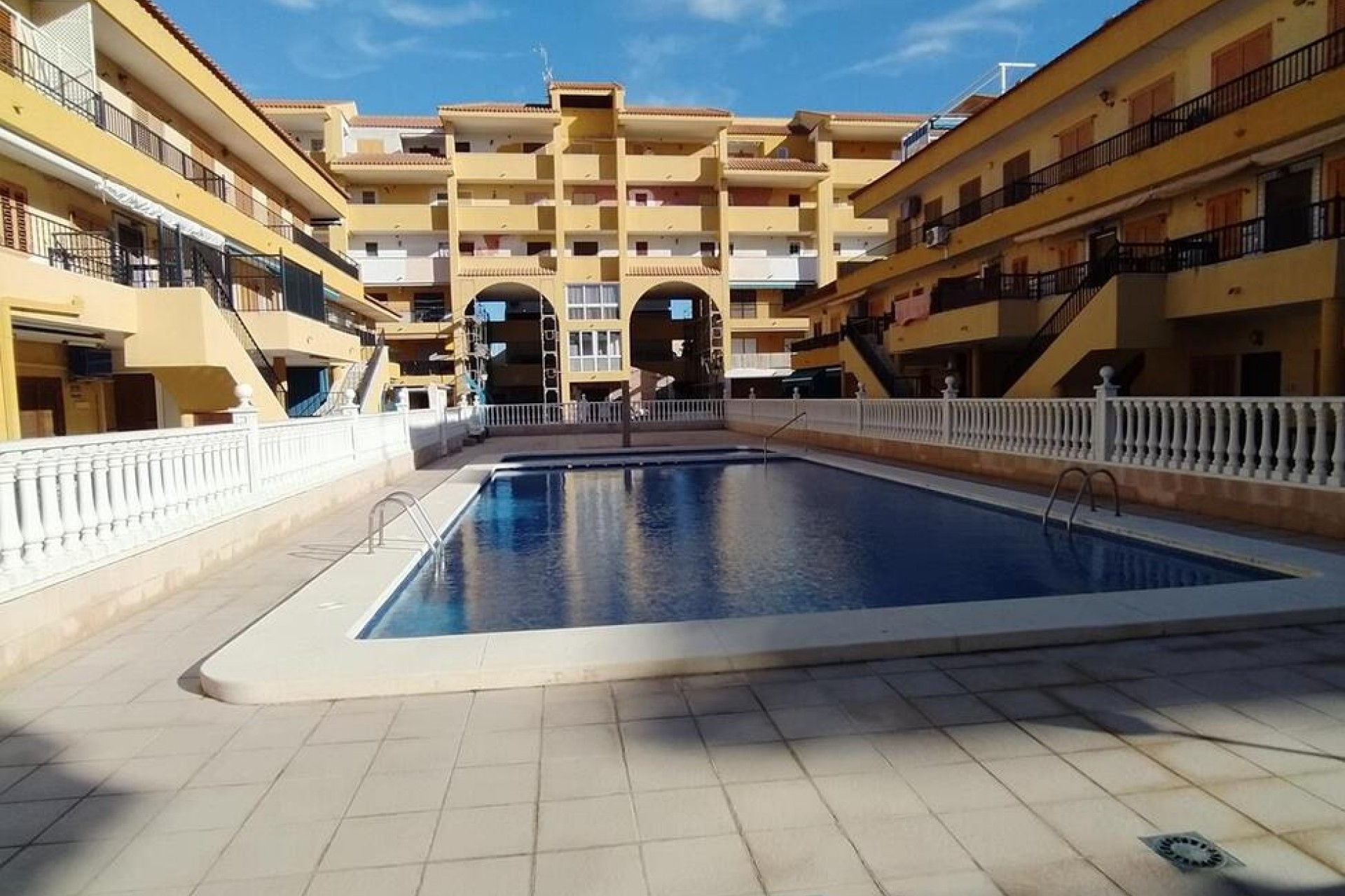 Resale - Chalet -
Torrevieja - La Mata