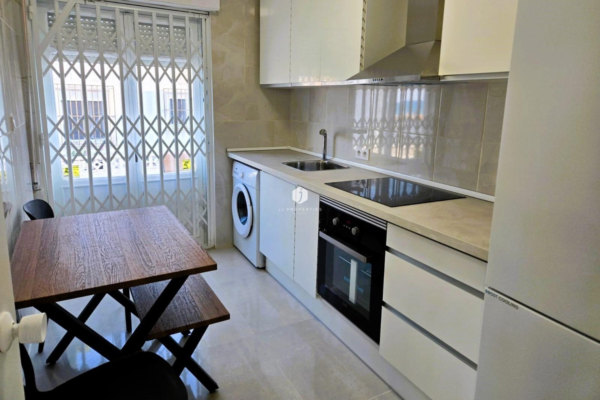 Resale - Chalet -
Torrevieja - La Mata