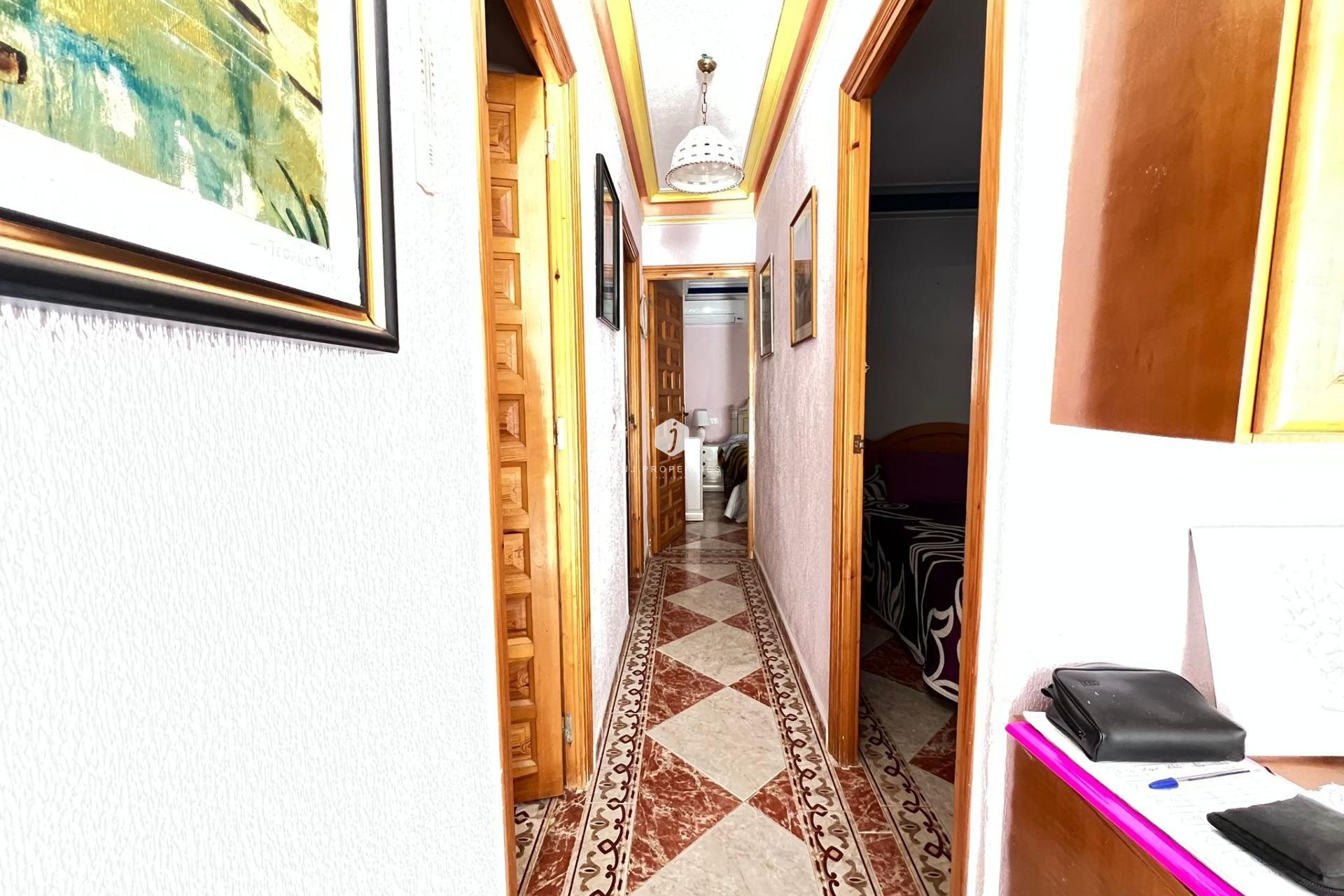 Resale - Chalet -
Torrevieja - La Mata