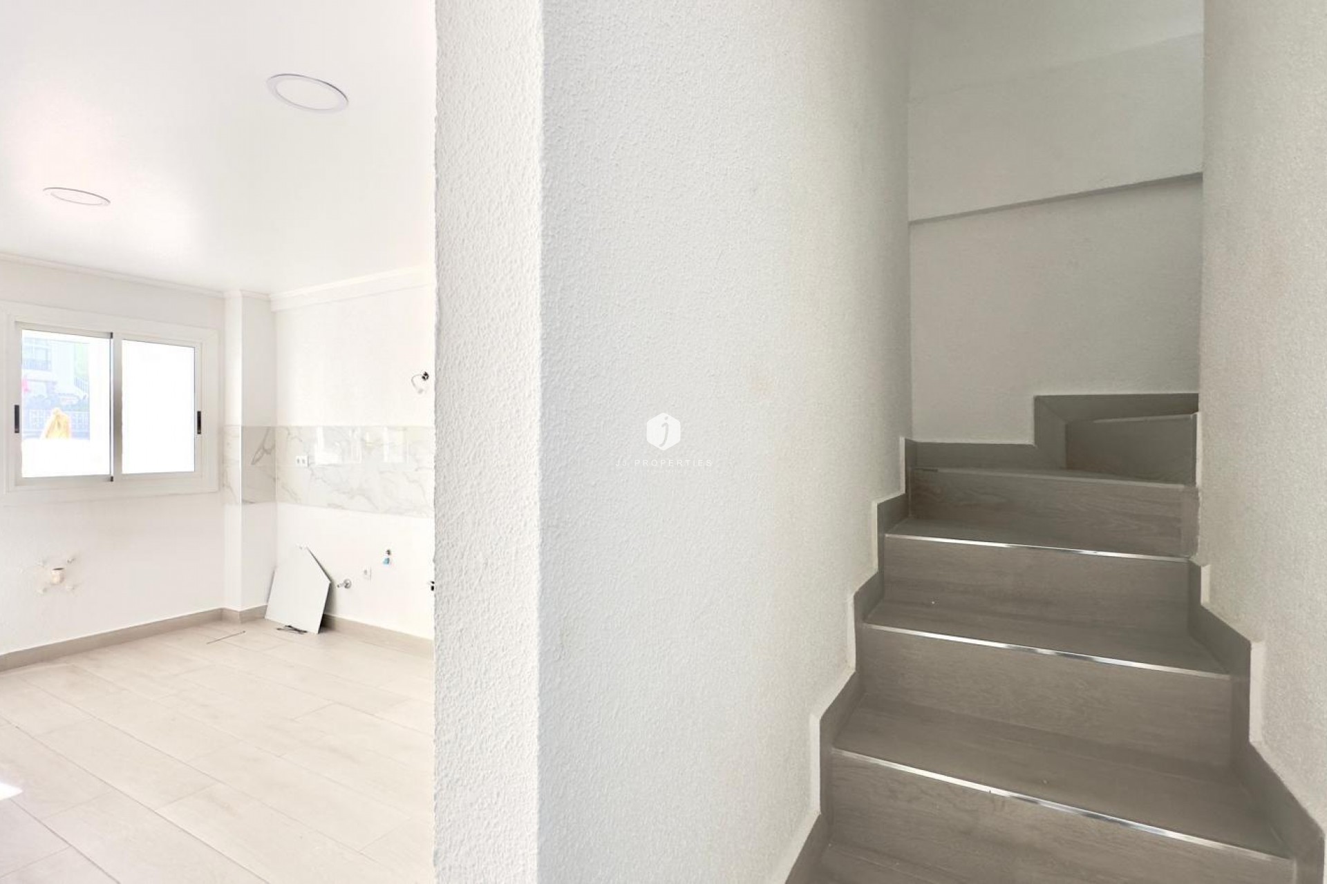 Resale - Chalet -
Torrevieja - La Mata