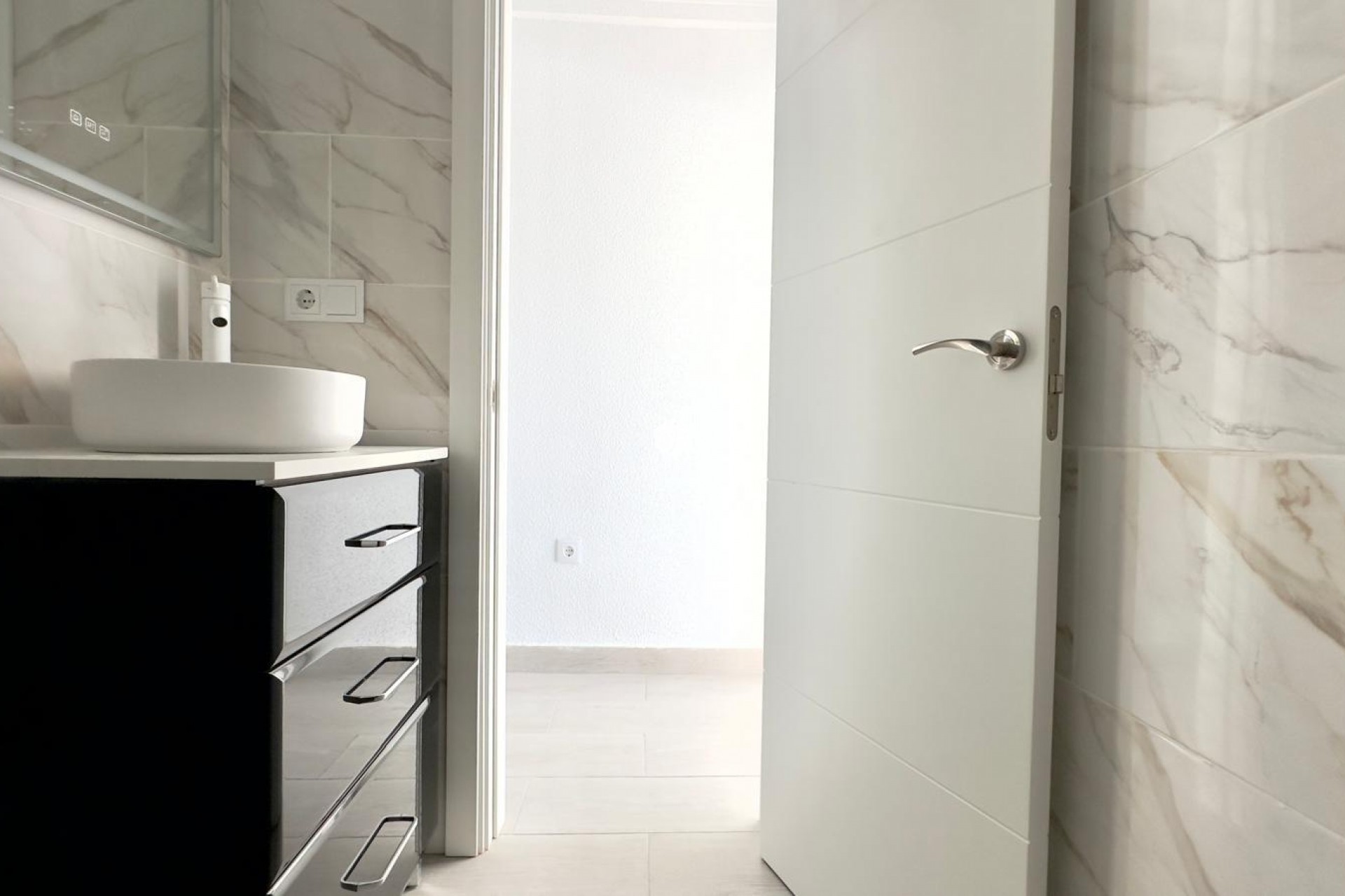 Resale - Chalet -
Torrevieja - La Mata