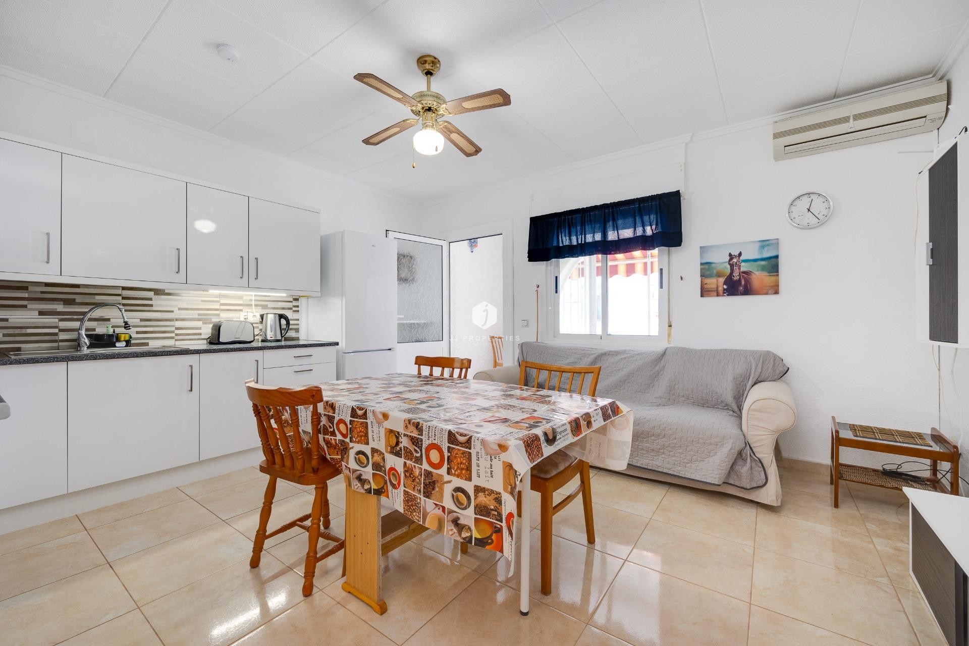 Resale - Chalet -
Torrevieja - La Siesta - El Salado - Torreta