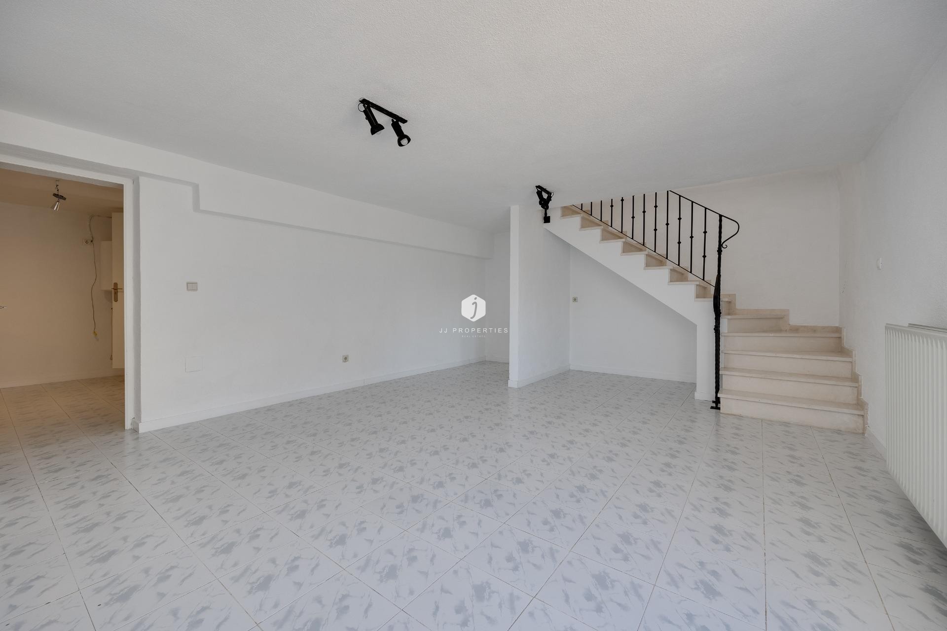 Resale - Chalet -
Torrevieja - La Siesta - El Salado - Torreta