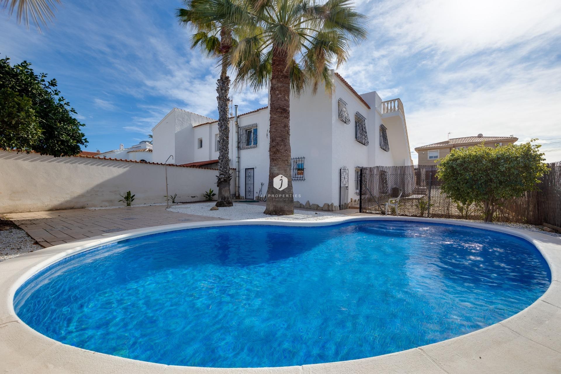 Resale - Chalet -
Torrevieja - La Siesta - El Salado - Torreta