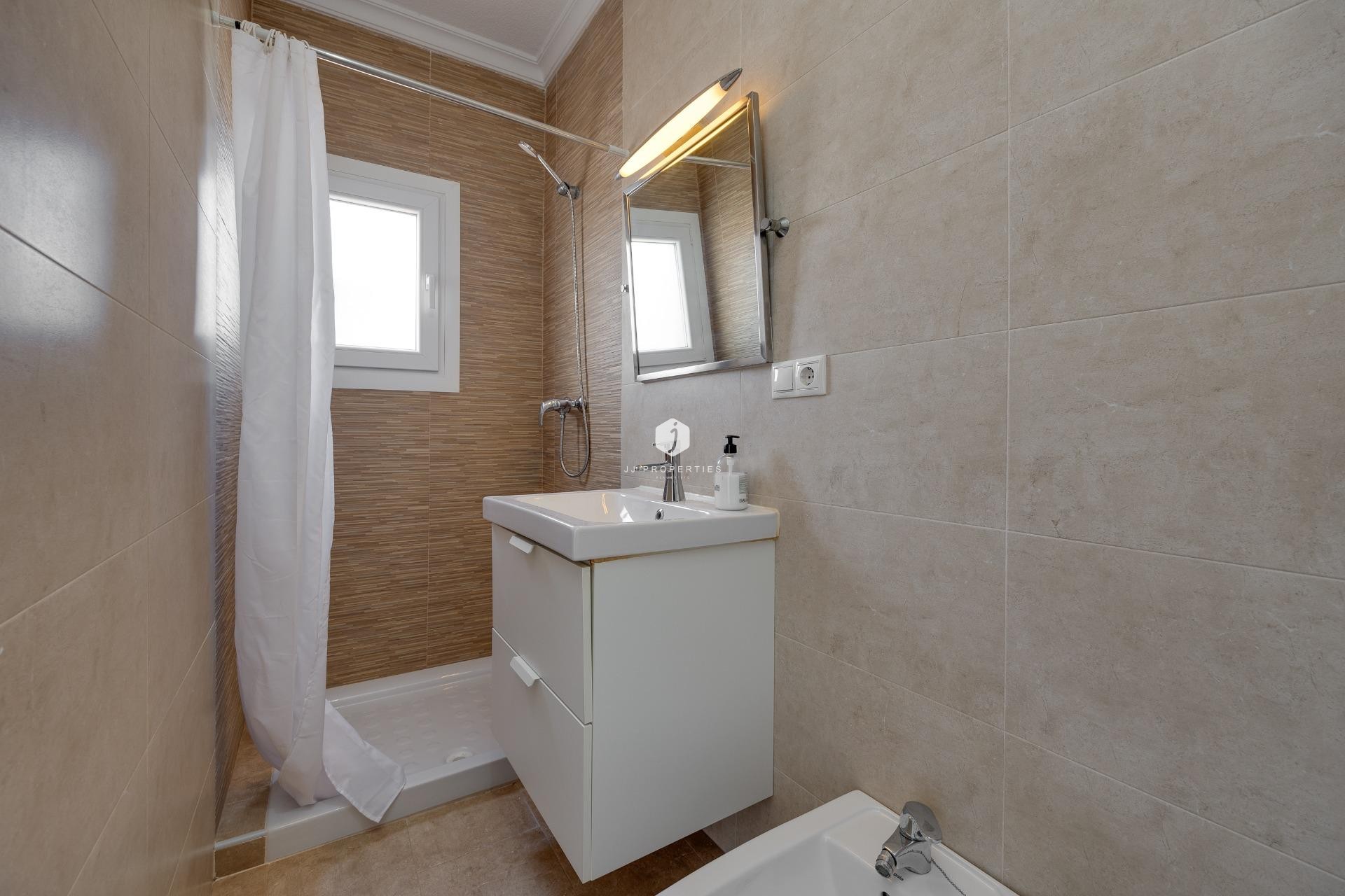 Resale - Chalet -
Torrevieja - La Siesta - El Salado - Torreta