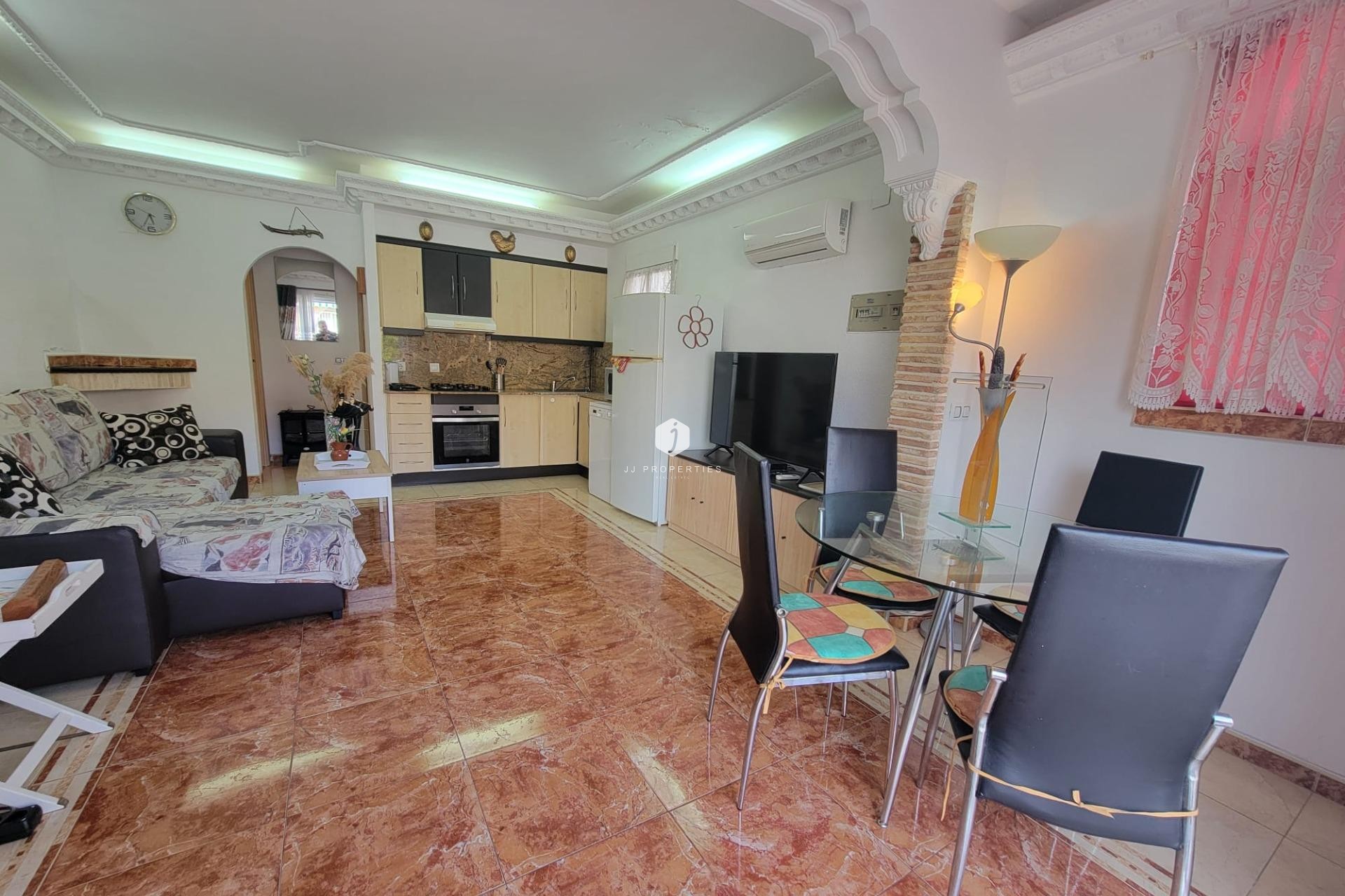 Resale - Chalet -
Torrevieja - La Siesta - El Salado - Torreta