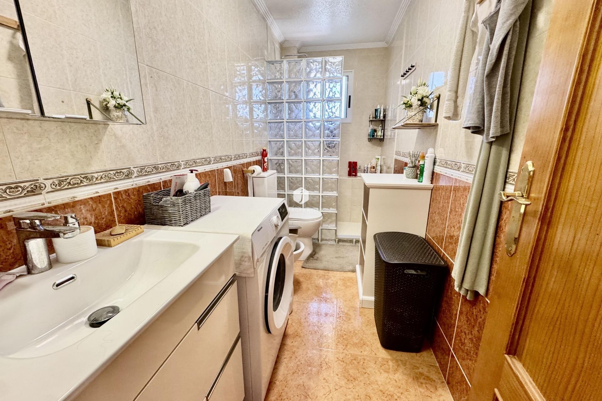 Resale - Chalet -
Torrevieja - La Siesta - El Salado - Torreta