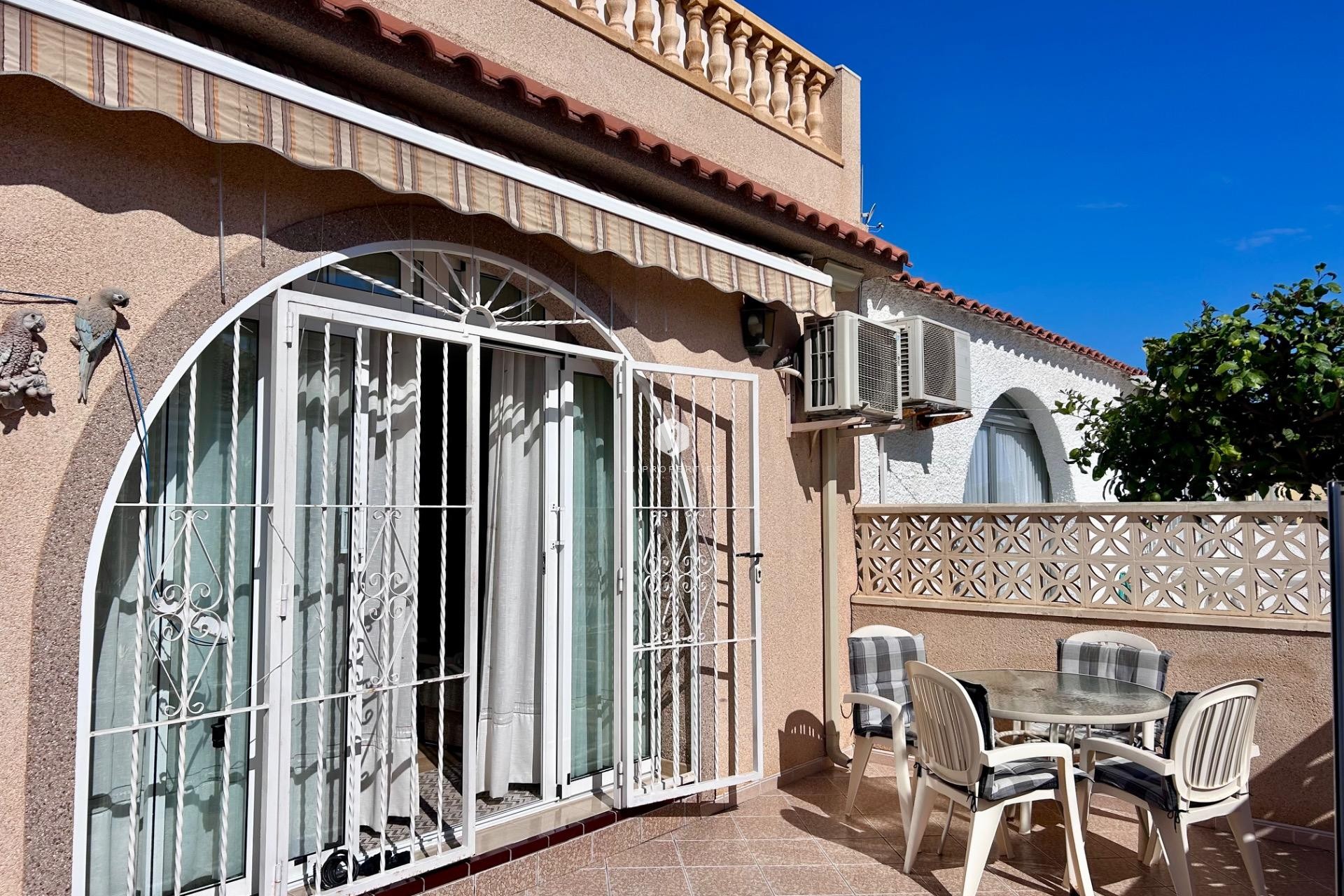 Resale - Chalet -
Torrevieja - La Siesta - El Salado - Torreta