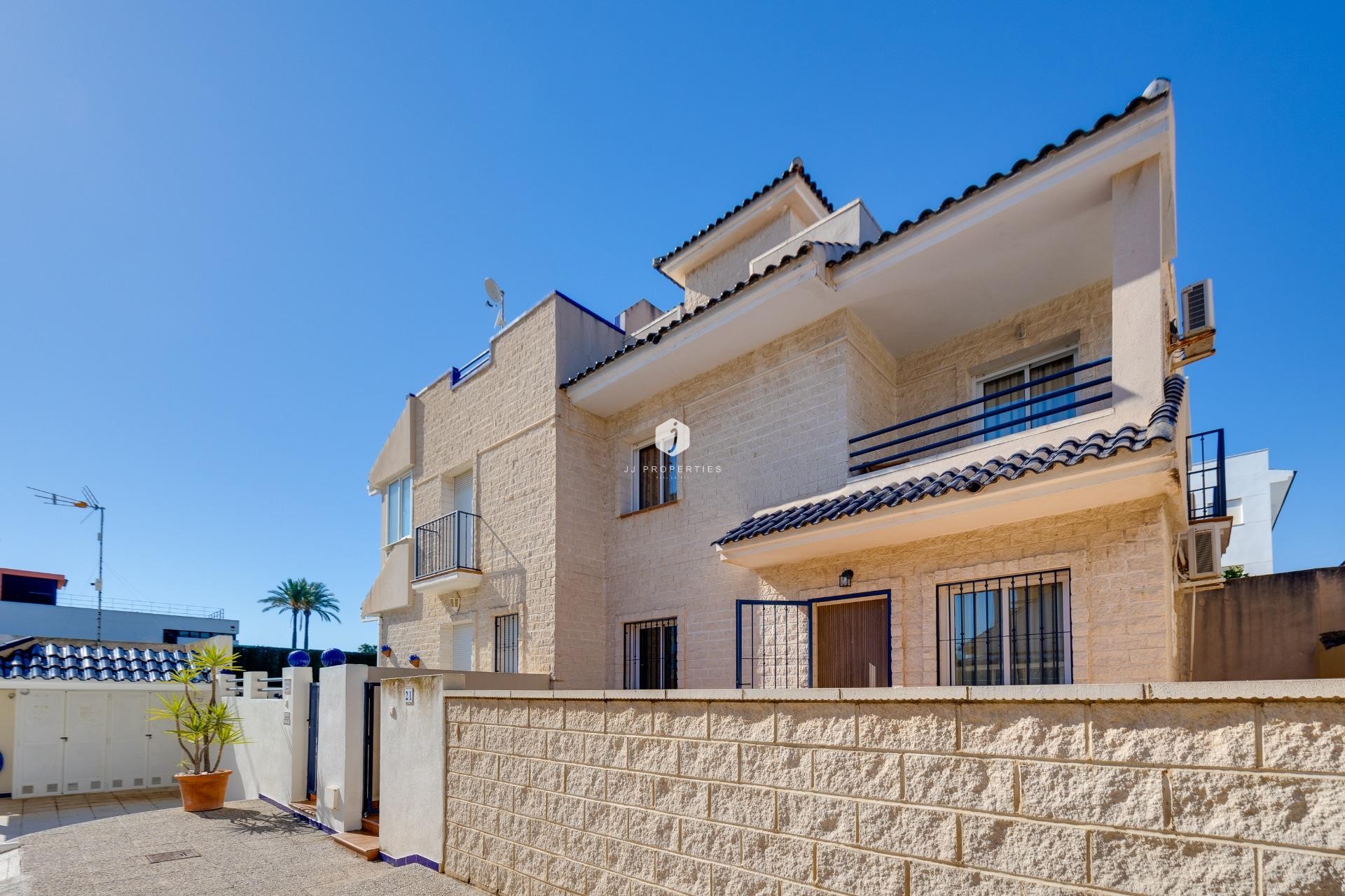 Resale - Chalet -
Torrevieja - La veleta