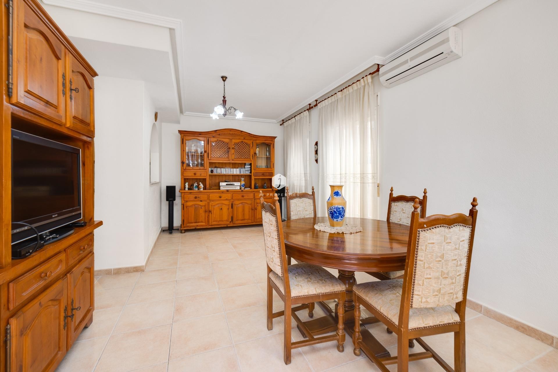 Resale - Chalet -
Torrevieja - La veleta