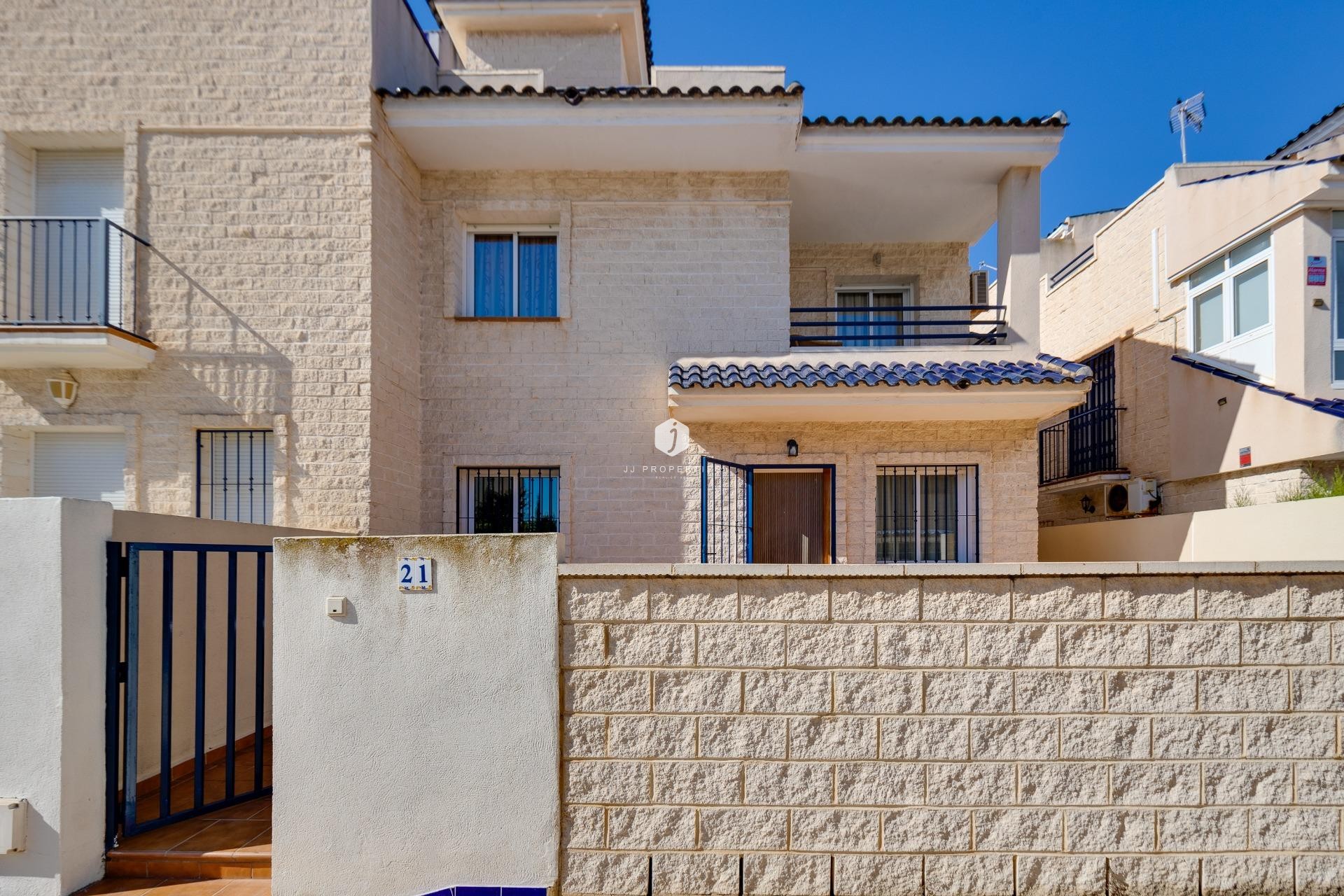 Resale - Chalet -
Torrevieja - La veleta