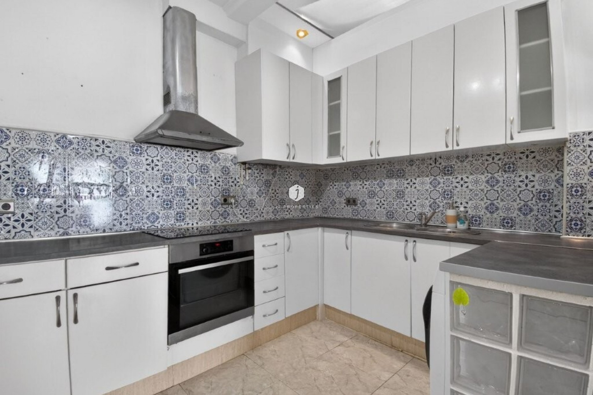 Resale - Chalet -
Torrevieja - Los altos