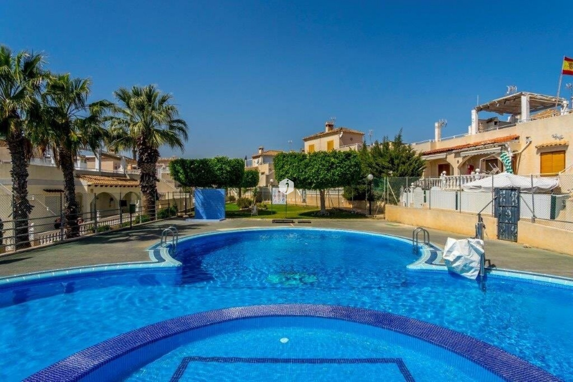 Resale - Chalet -
Torrevieja - Los altos