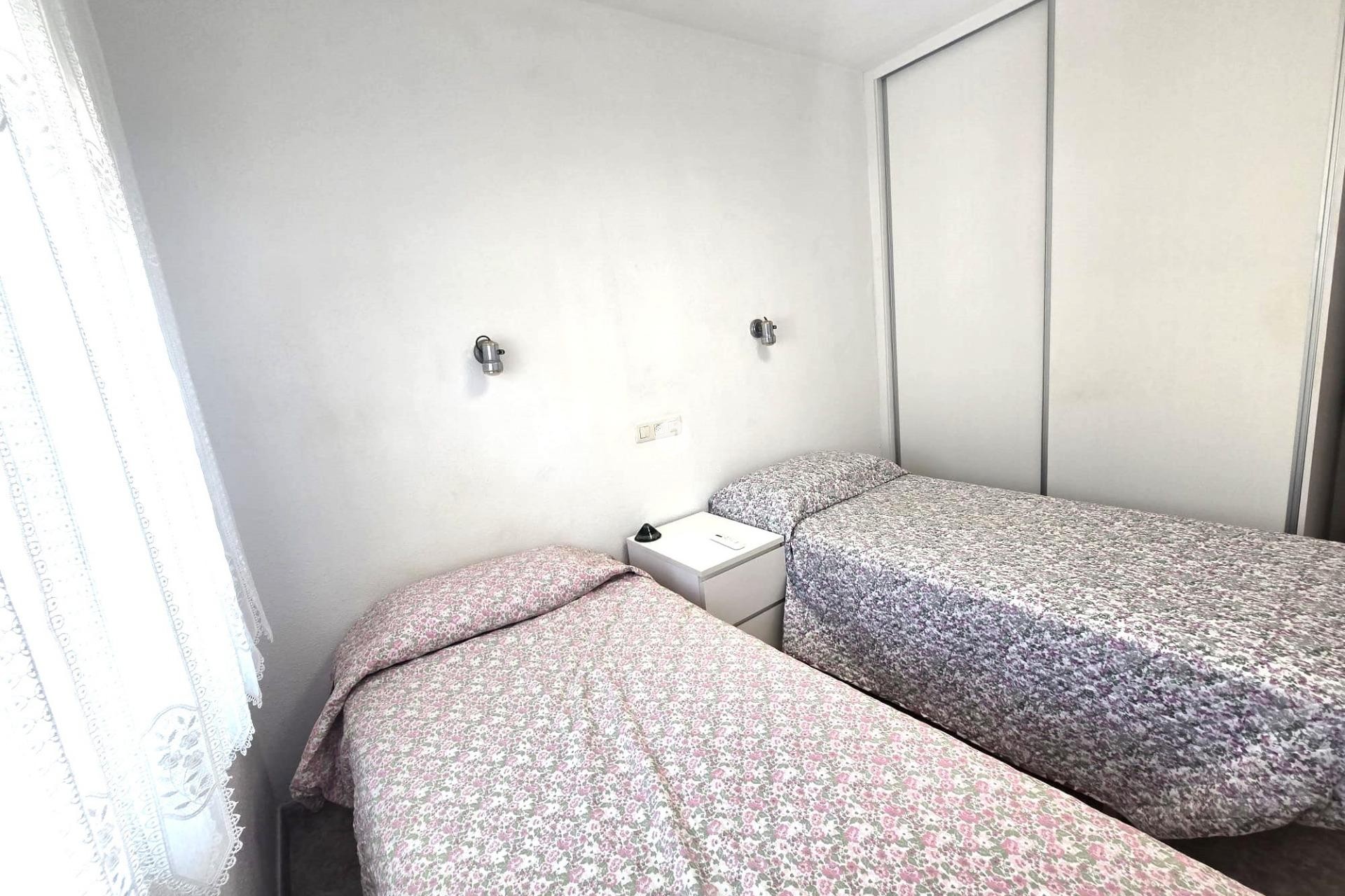 Resale - Chalet -
Torrevieja - Los altos