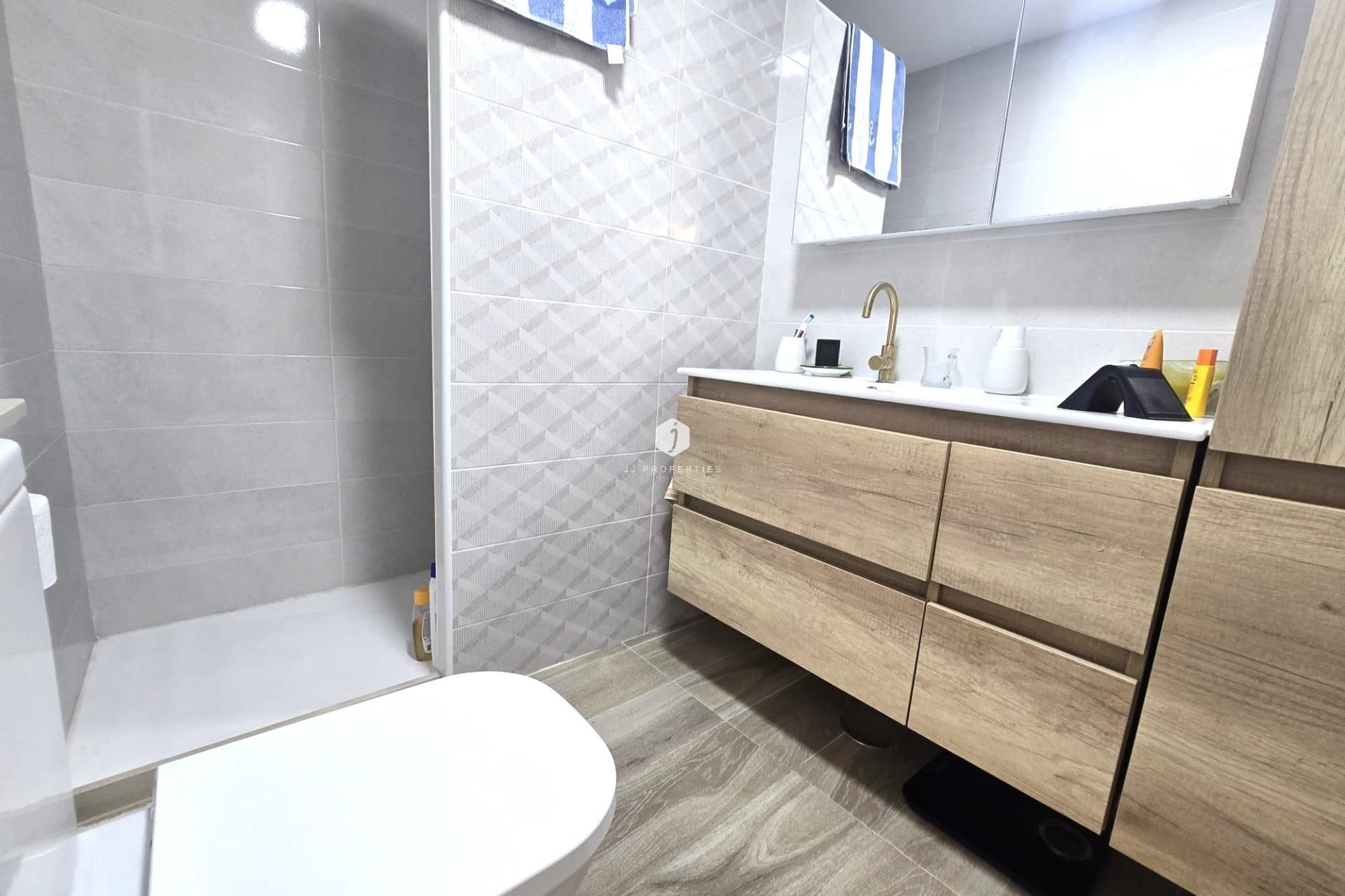 Resale - Chalet -
Torrevieja - Los altos