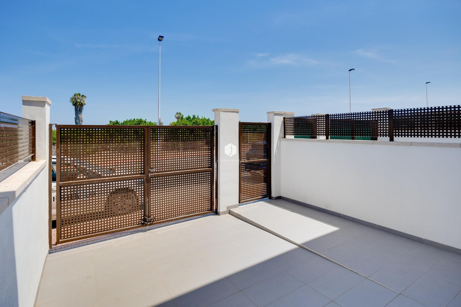 Resale - Chalet -
Torrevieja - Los Balcones