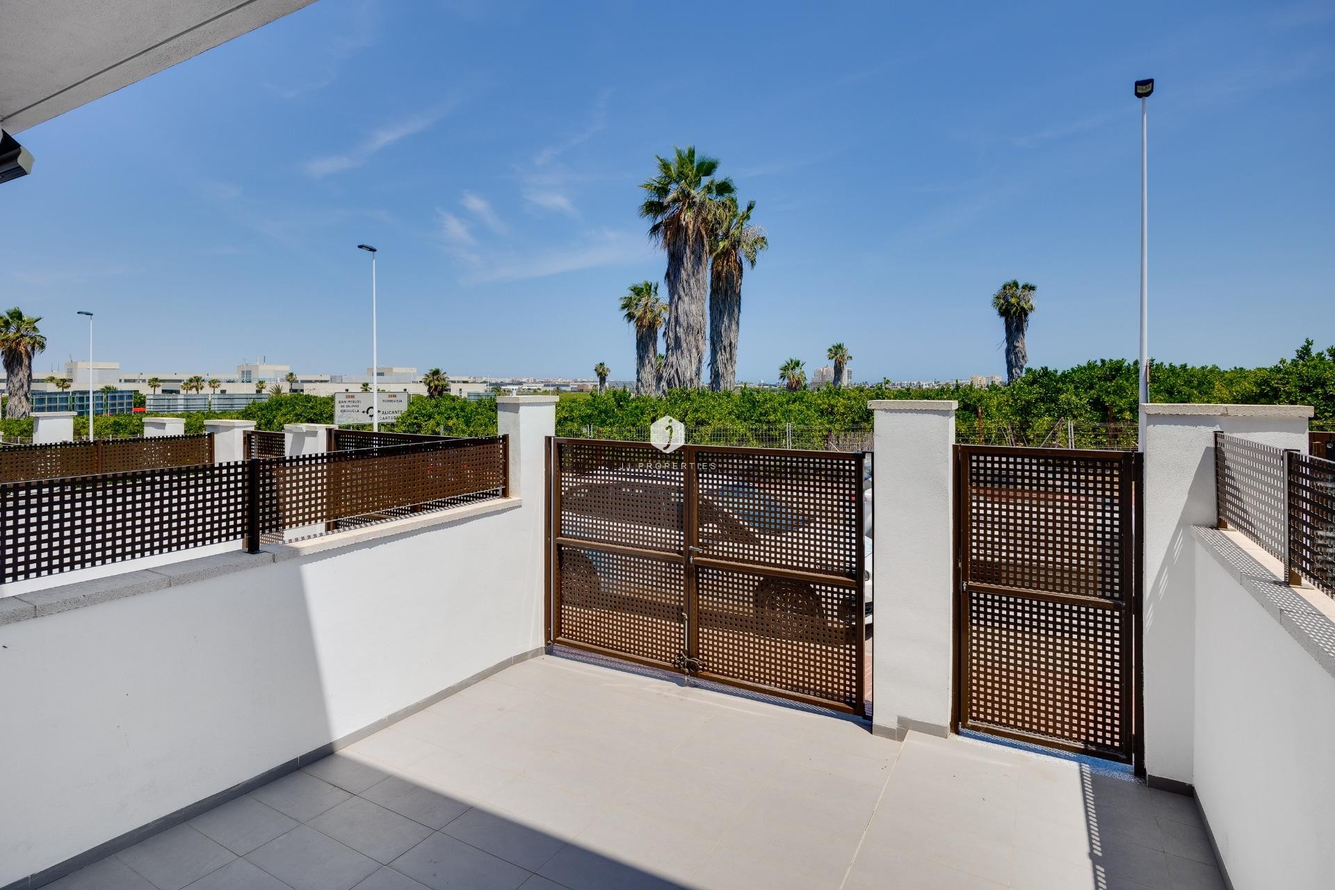 Resale - Chalet -
Torrevieja - Los Balcones