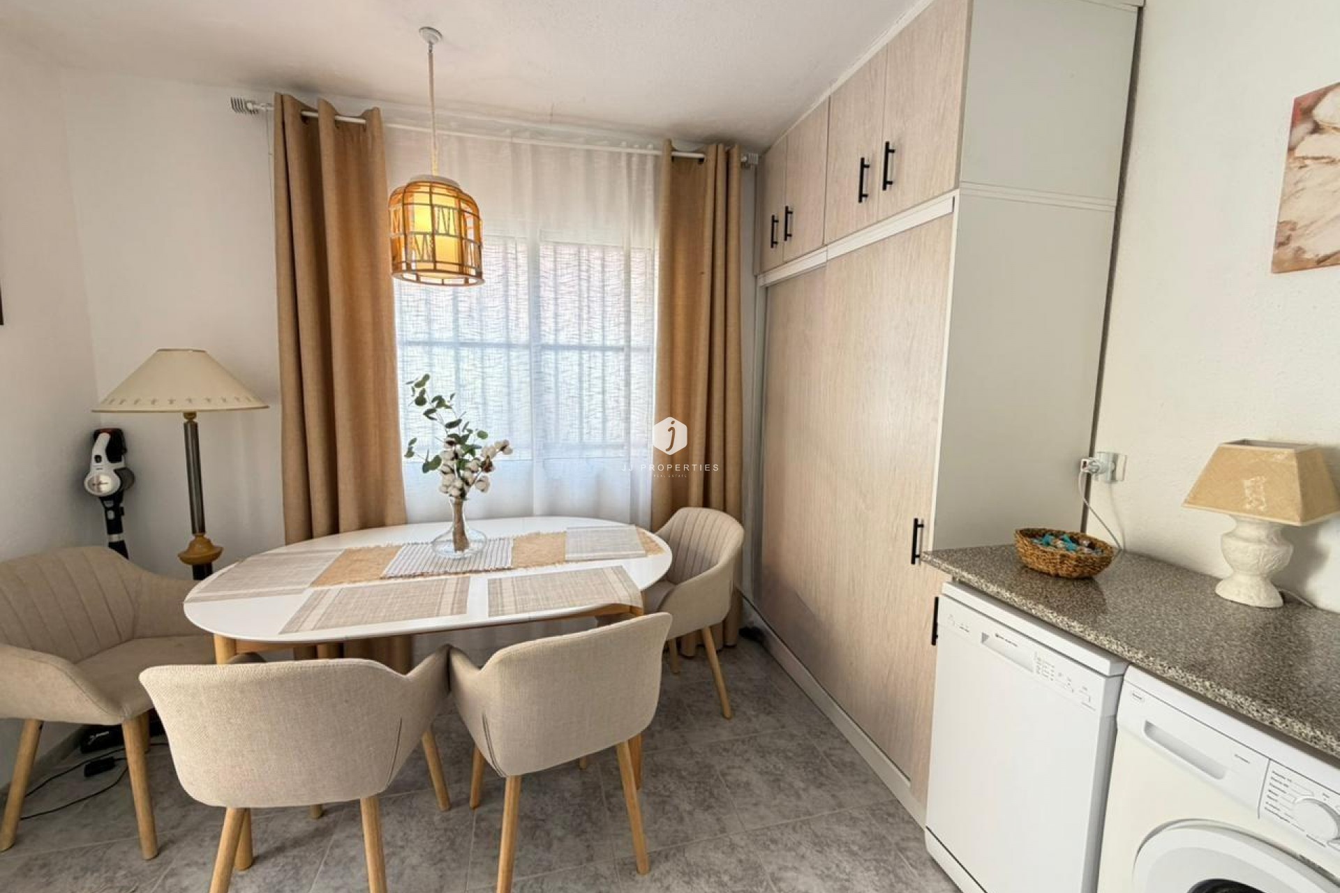 Resale - Chalet -
Torrevieja - Los Frutales